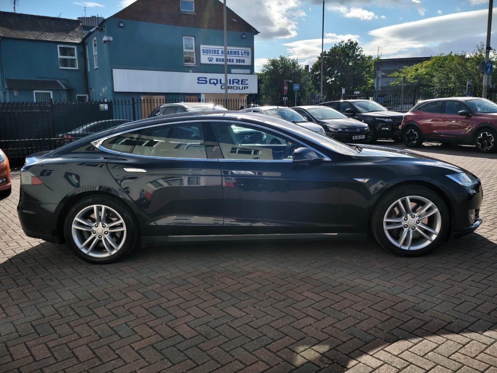 Tesla Model S view 4