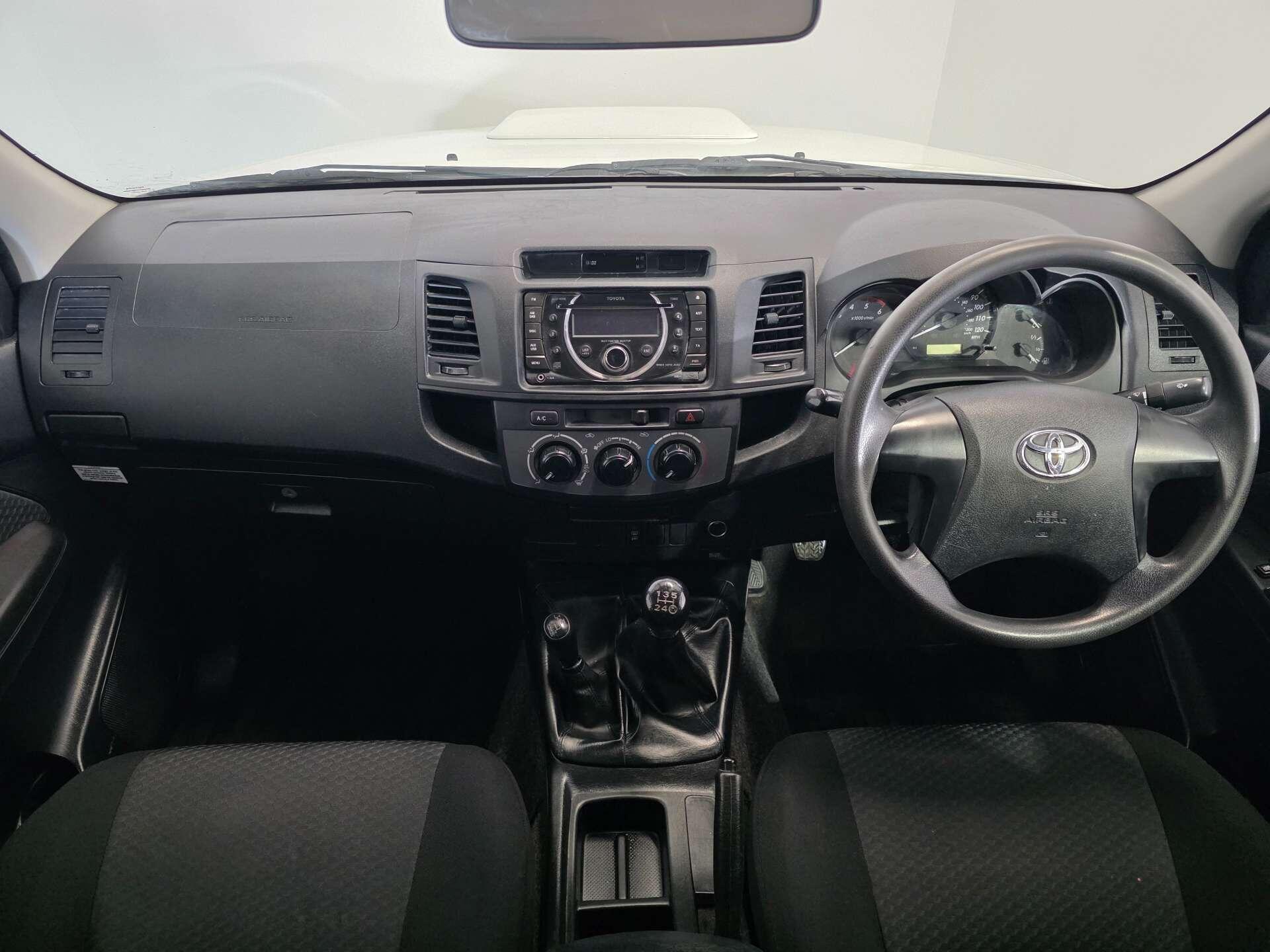 Toyota Hilux view 9