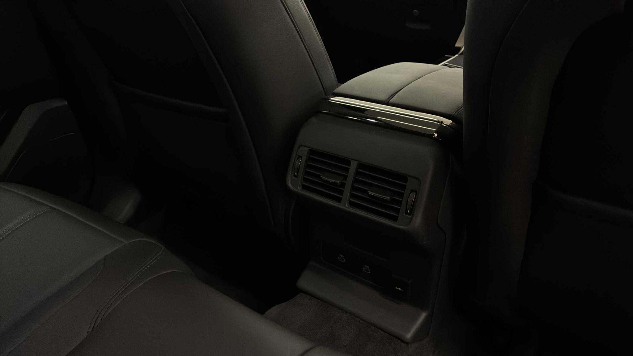 Land Rover Range Rover Velar view 18