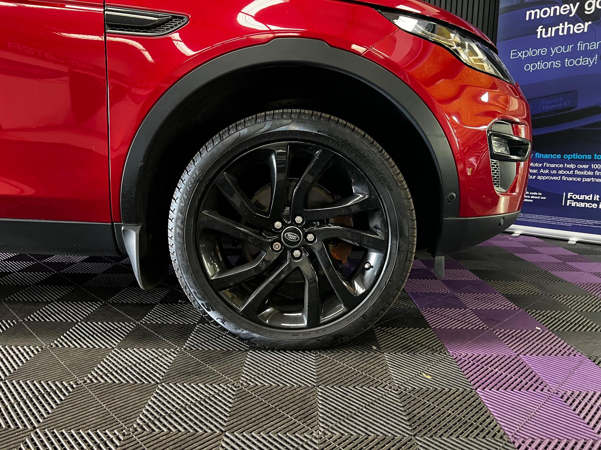 Land Rover Discovery Sport view 43