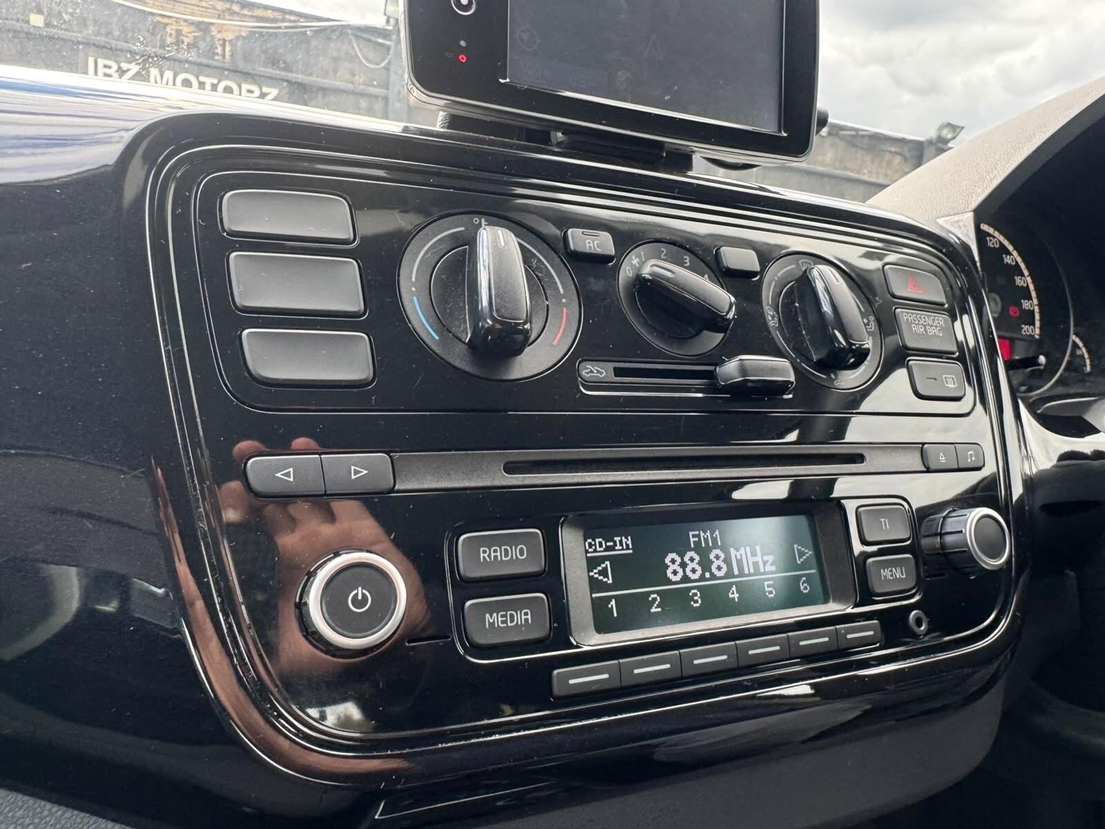 Volkswagen Up! view 35