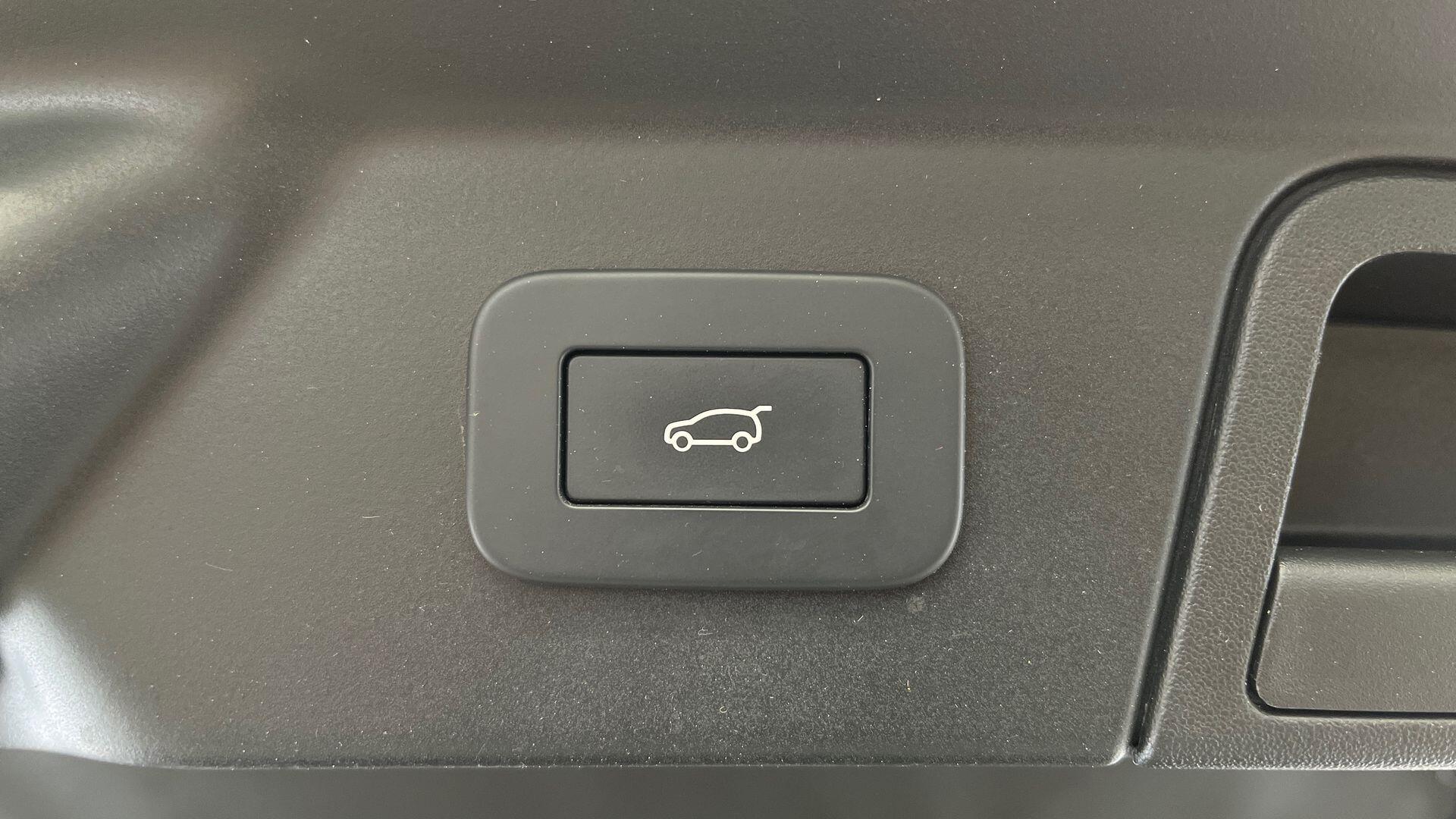 Land Rover Range Rover Velar view 27