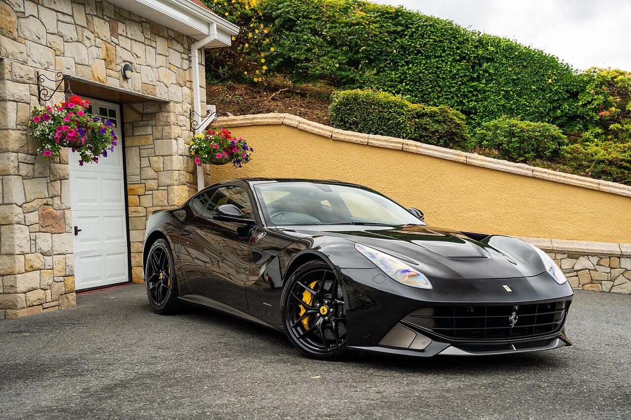 Ferrari F12 view 35