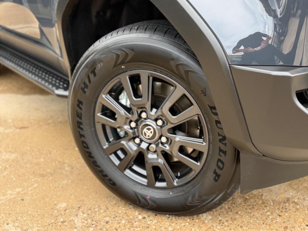 Toyota Land Cruiser view 27
