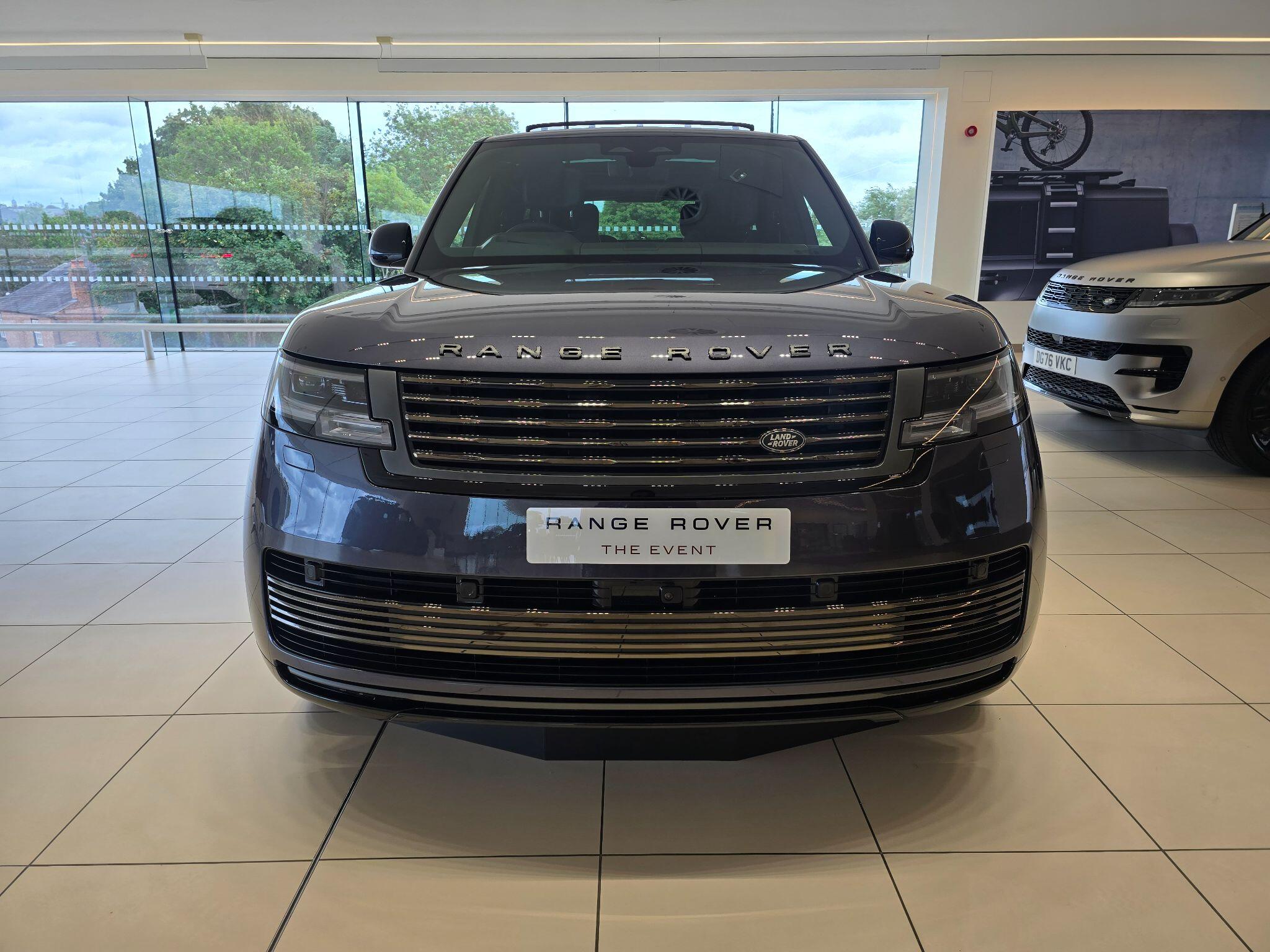 Land Rover Range Rover view 3