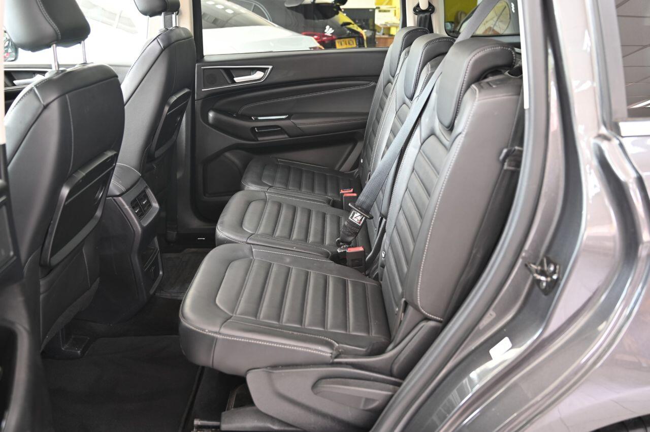 Ford Galaxy view 16