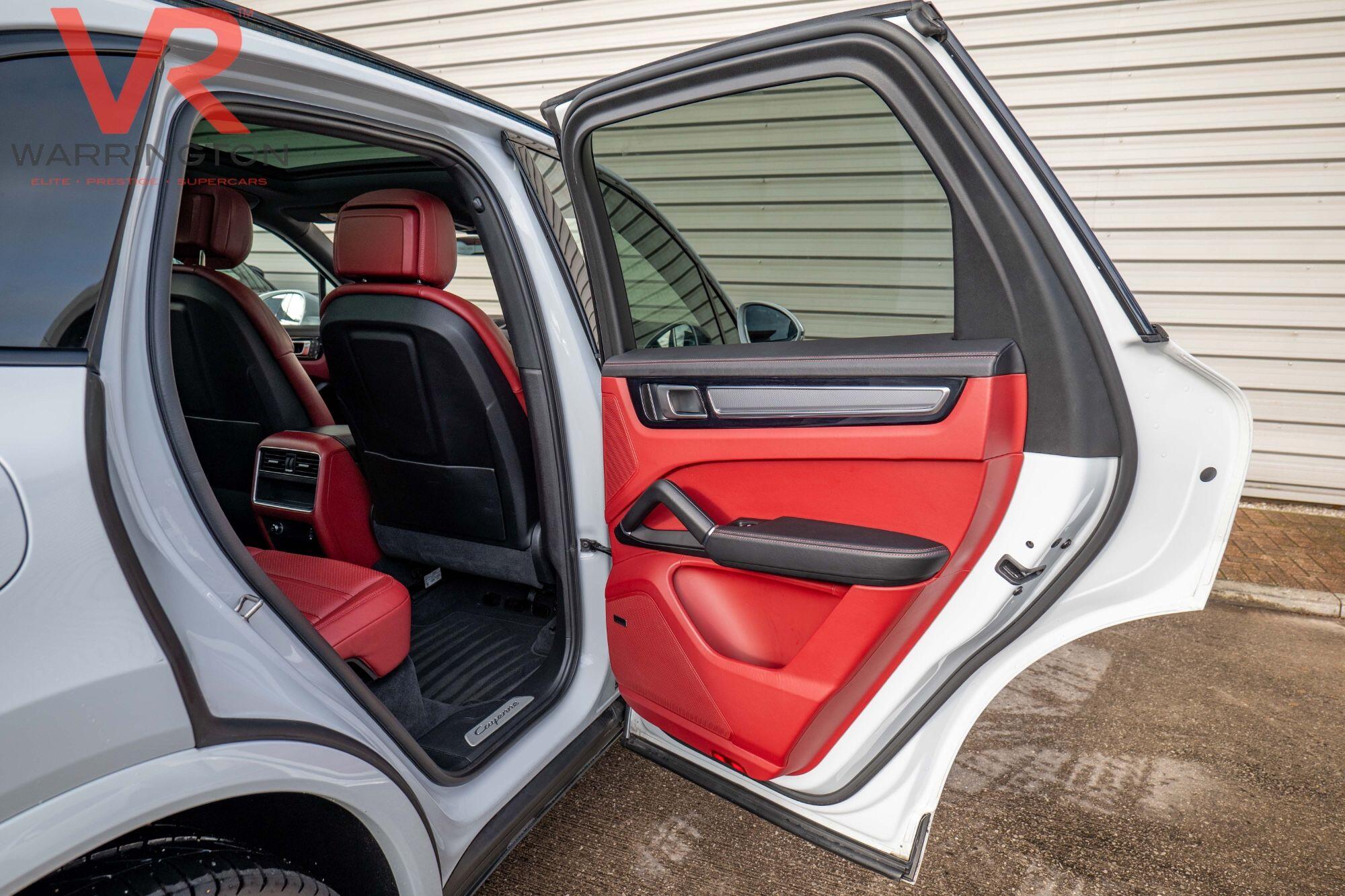 Porsche Cayenne view 43