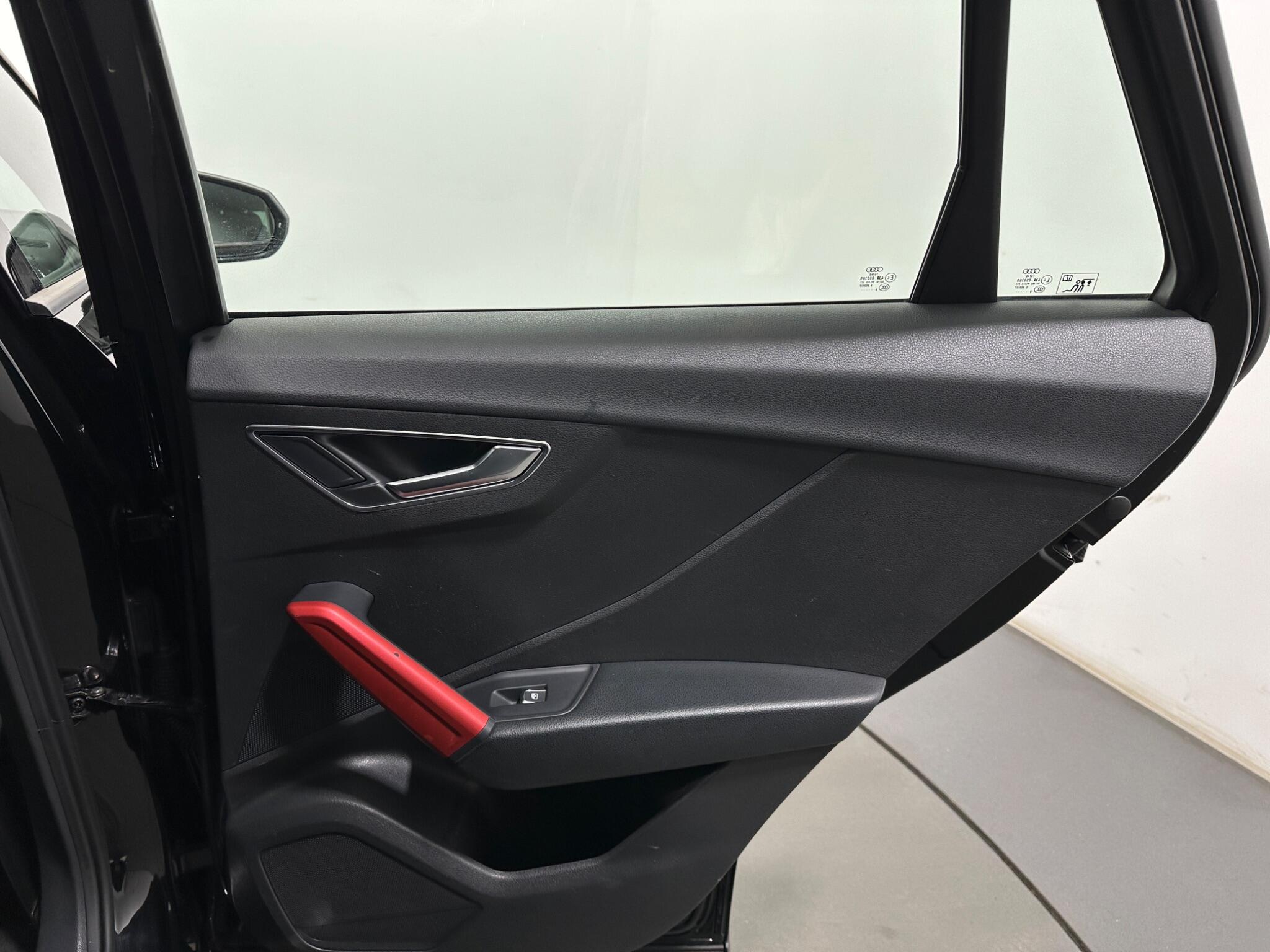 Audi Q2 view 43