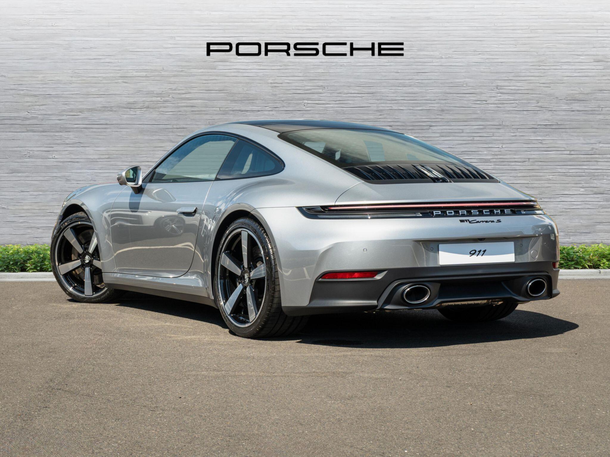 Porsche 911 view 3