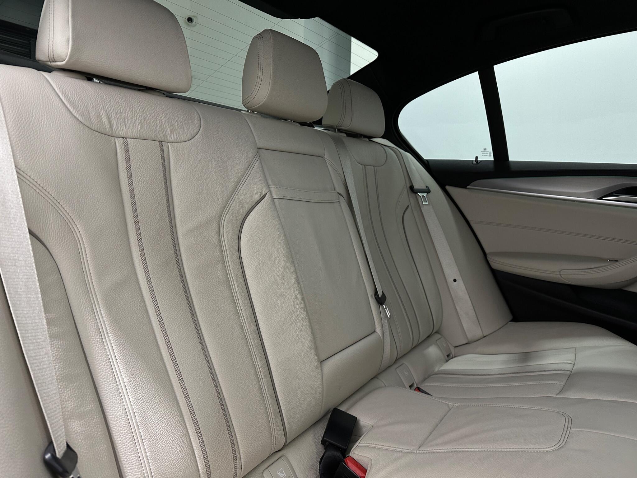 BMW 5 Series view 43