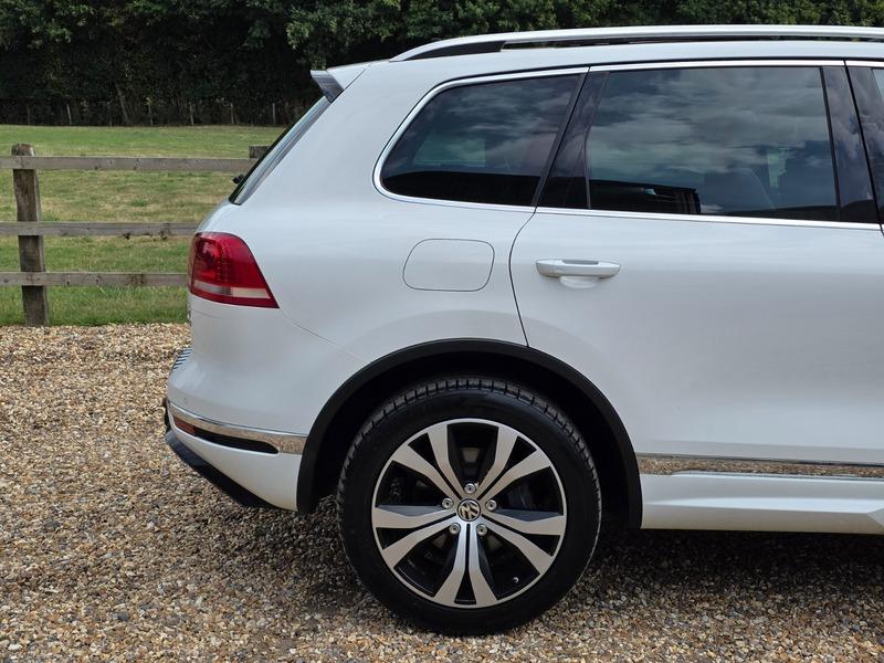 2015 Volkswagen Touareg image 7
