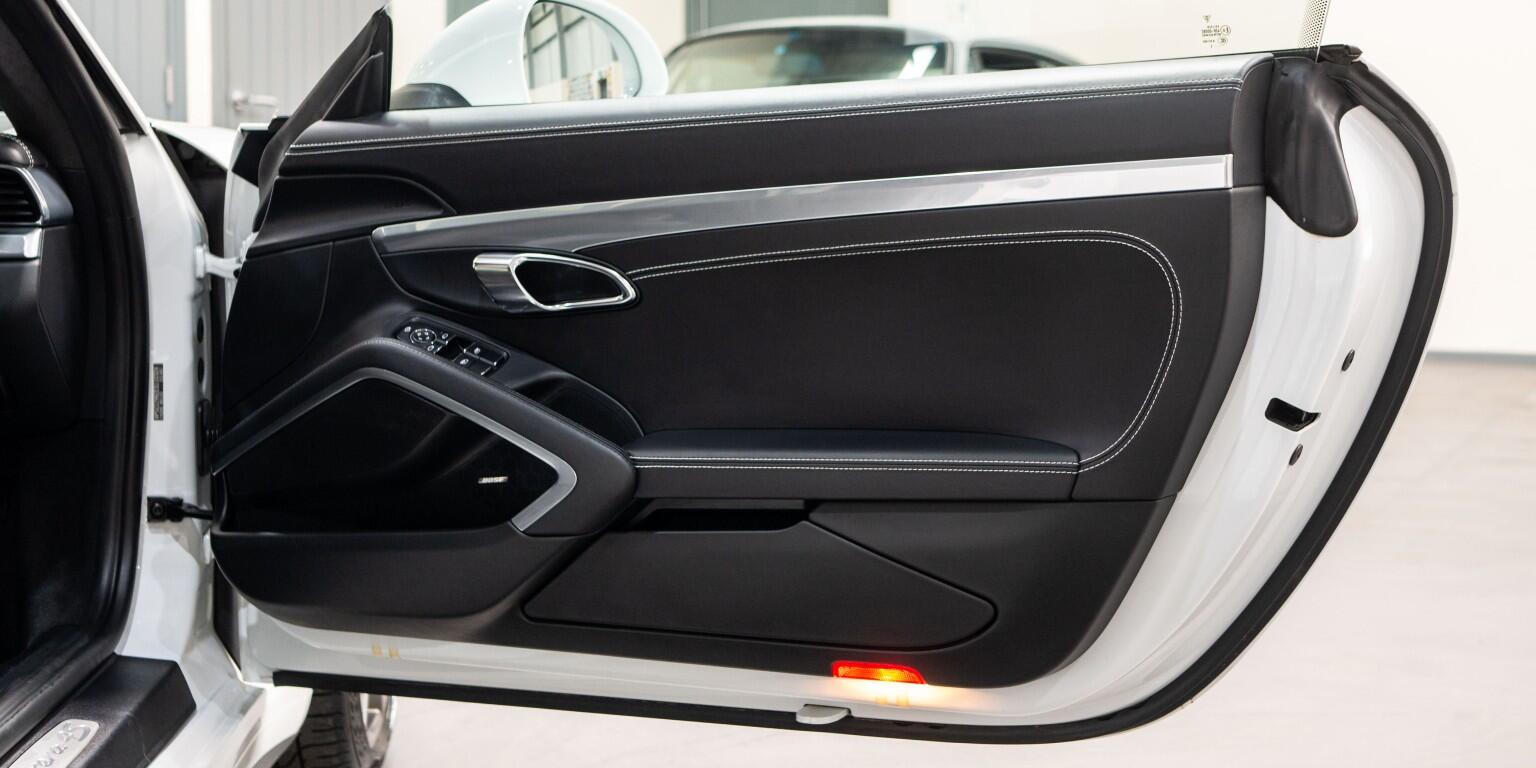 Porsche 911 view 29