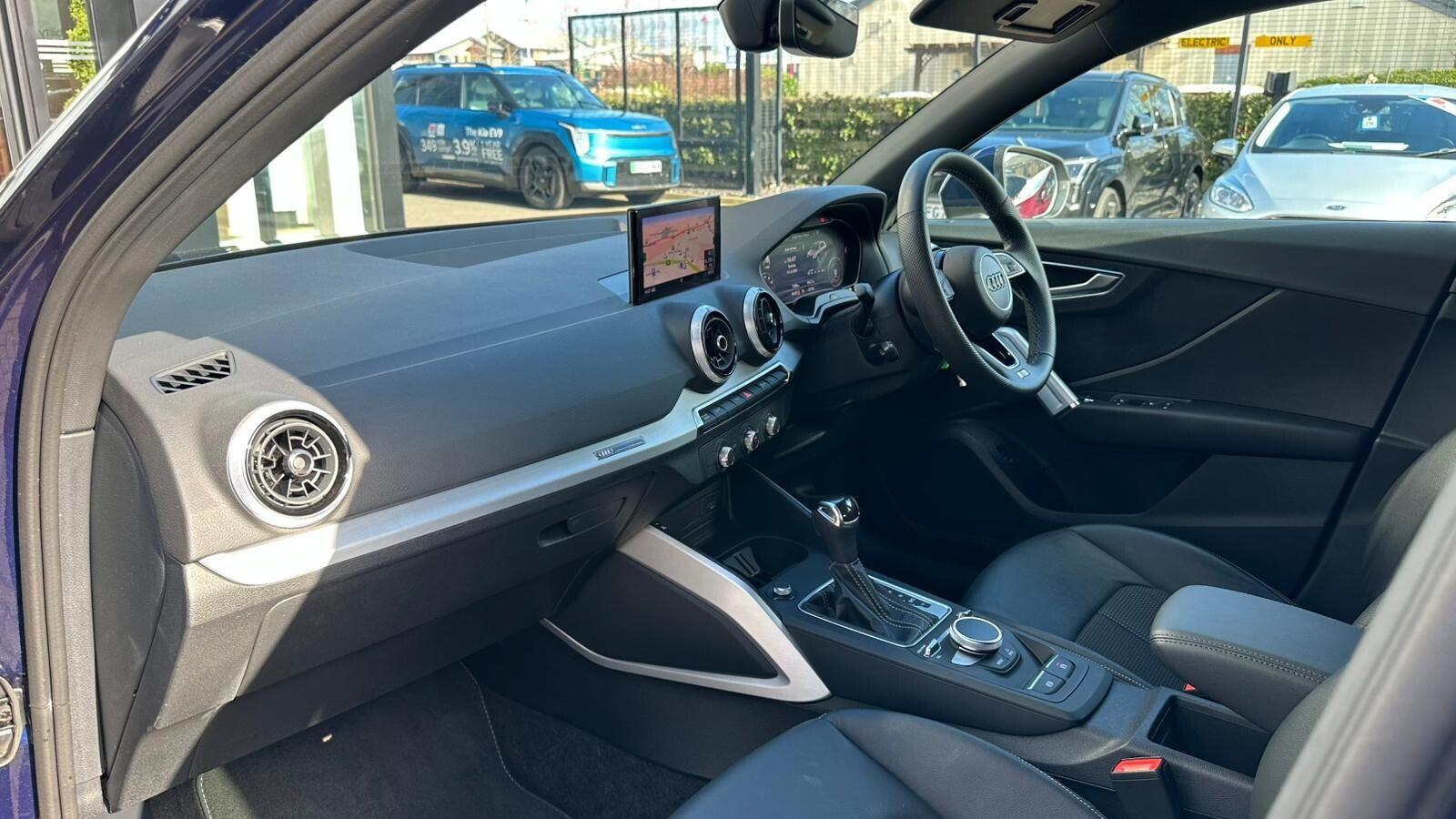 Audi Q2 view 22