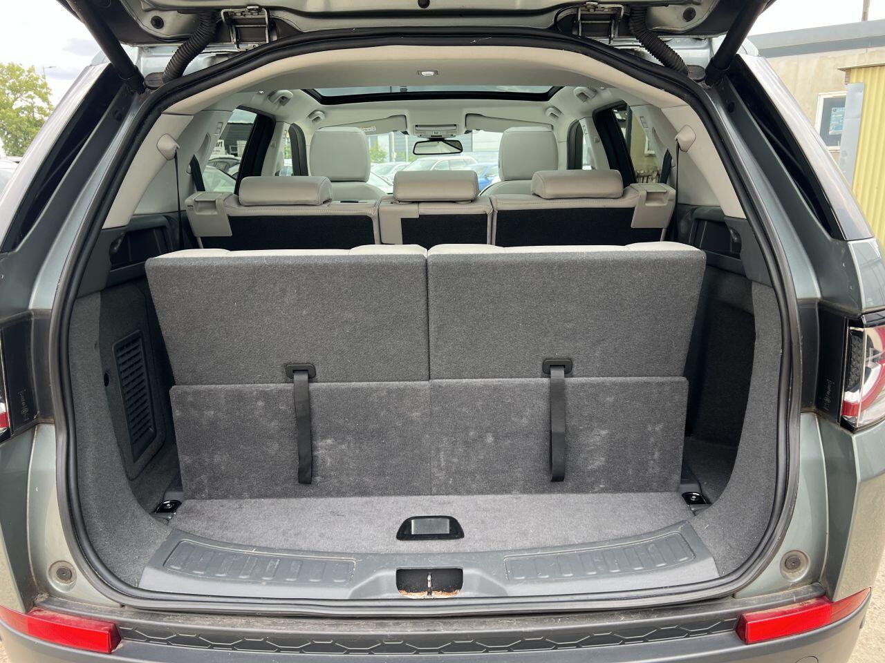 Land Rover Discovery Sport view 14