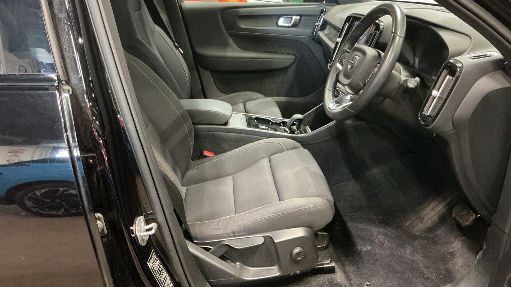 Volvo XC40 view 8