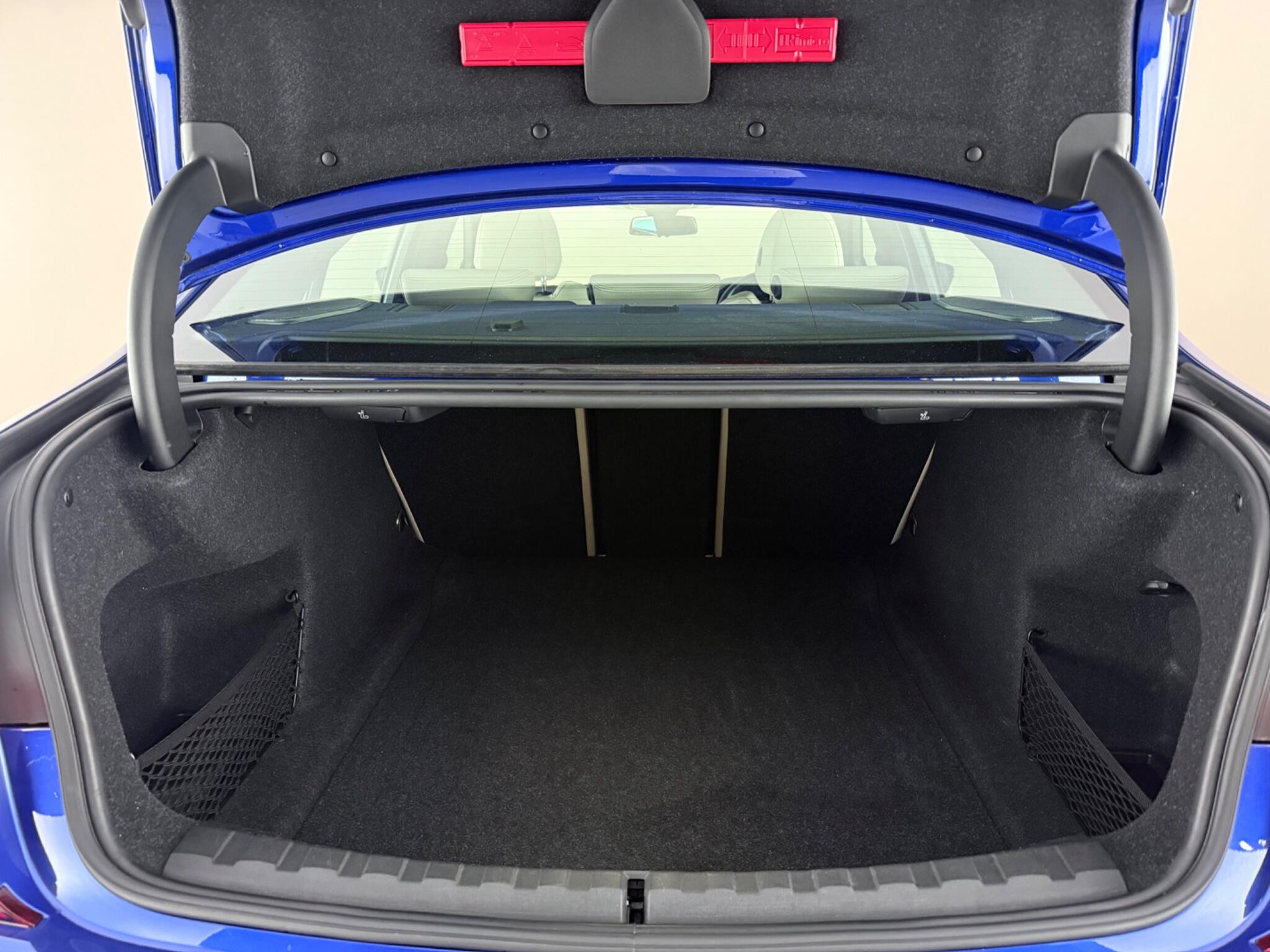 BMW 3 Series view 10