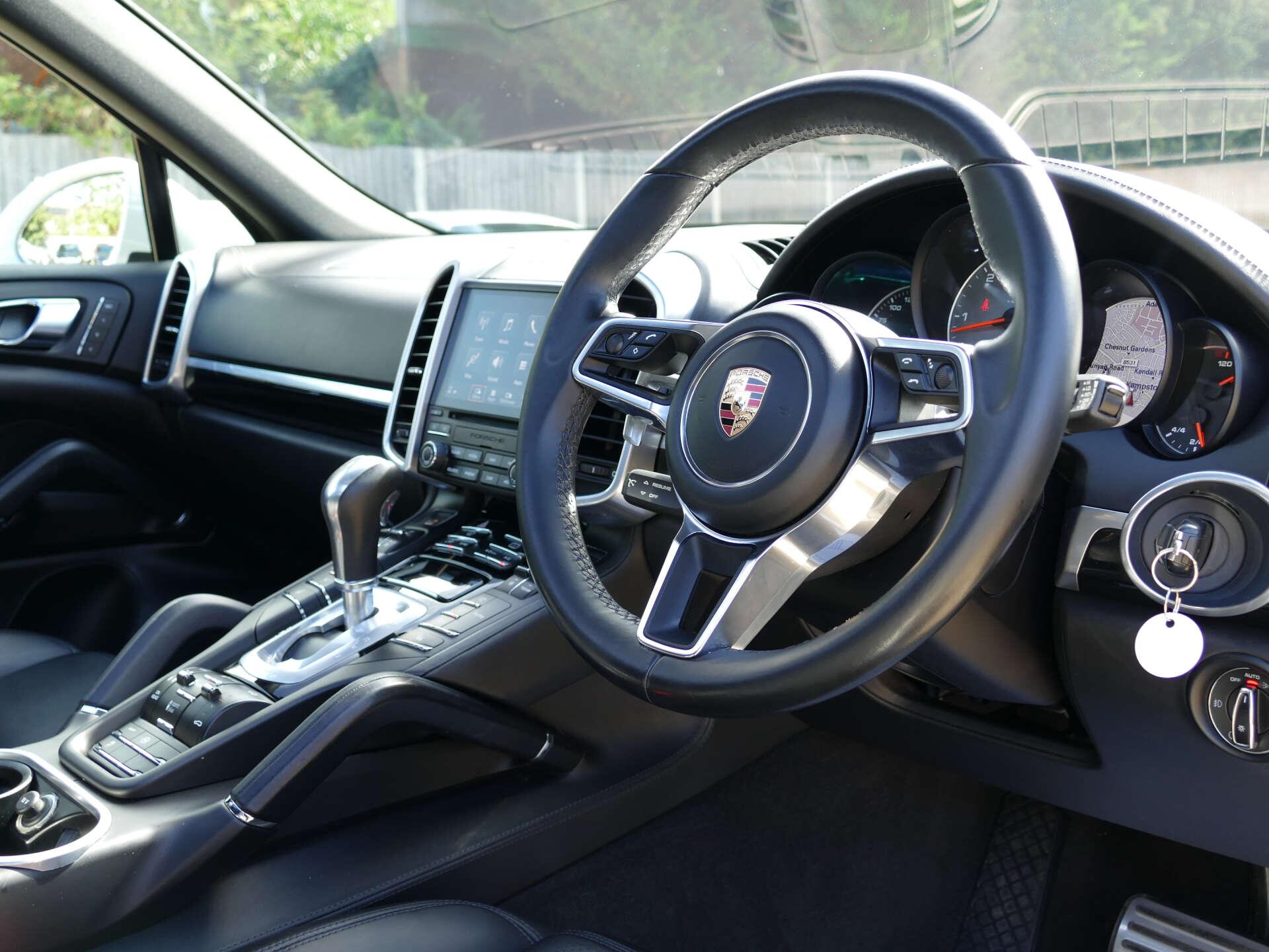 Porsche Cayenne view 3