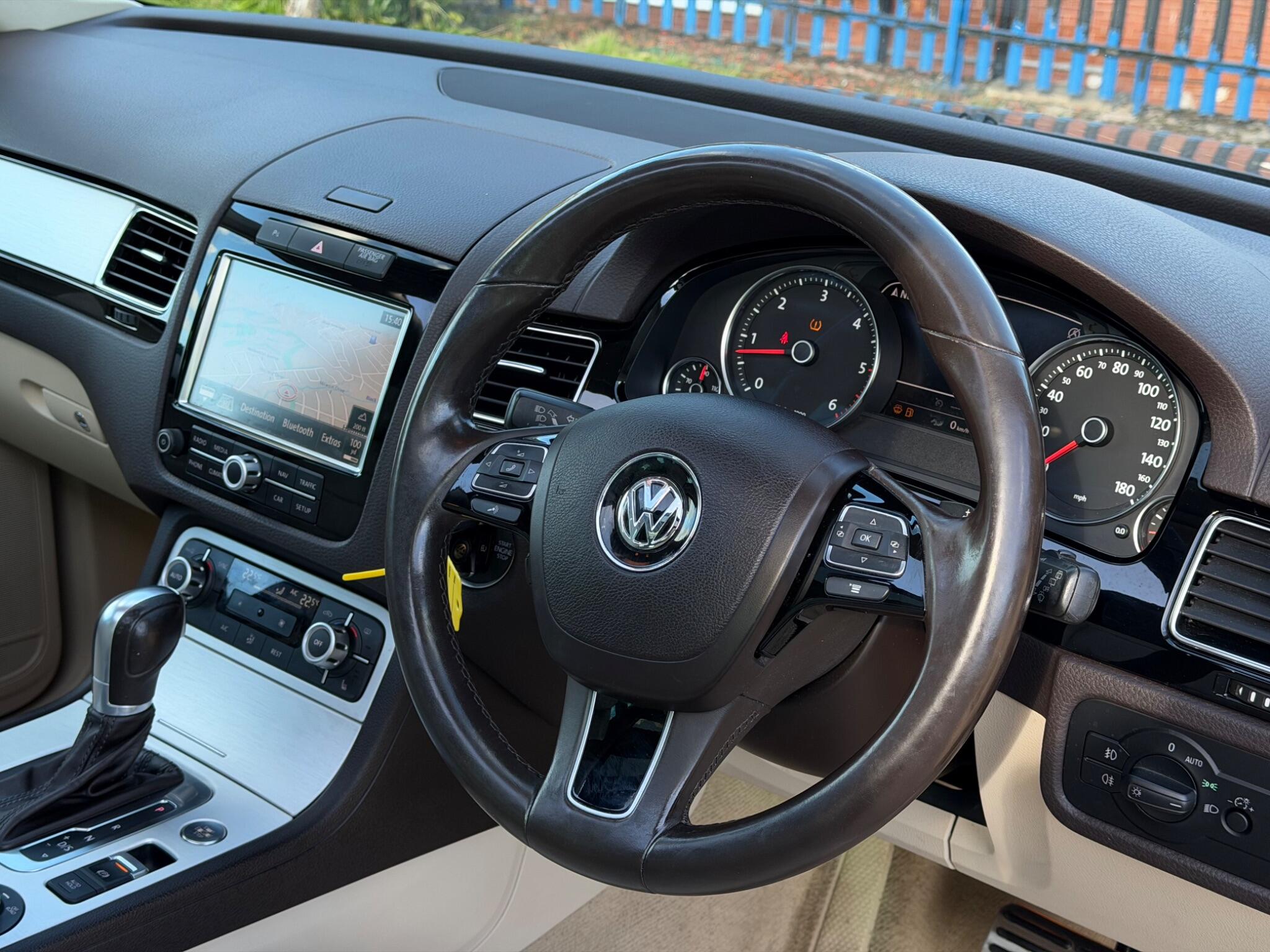 Volkswagen Touareg view 27