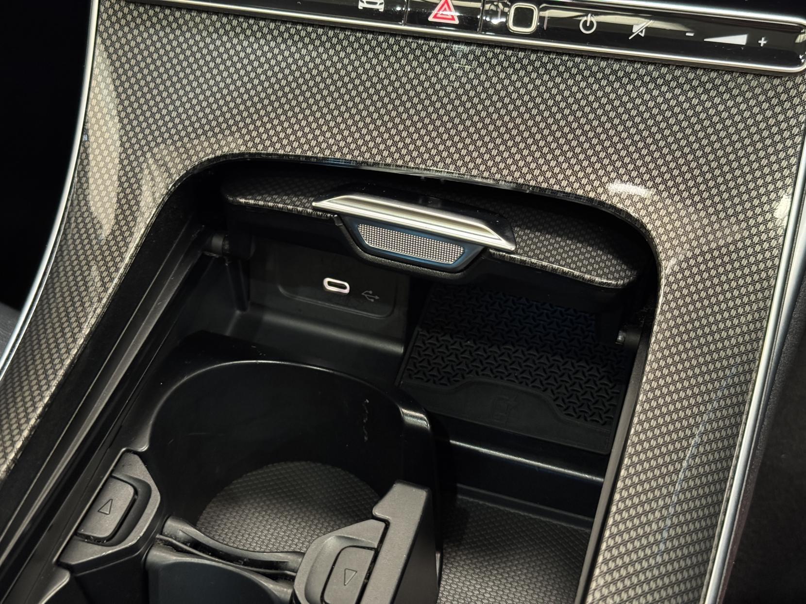 Mercedes-Benz C Class view 41