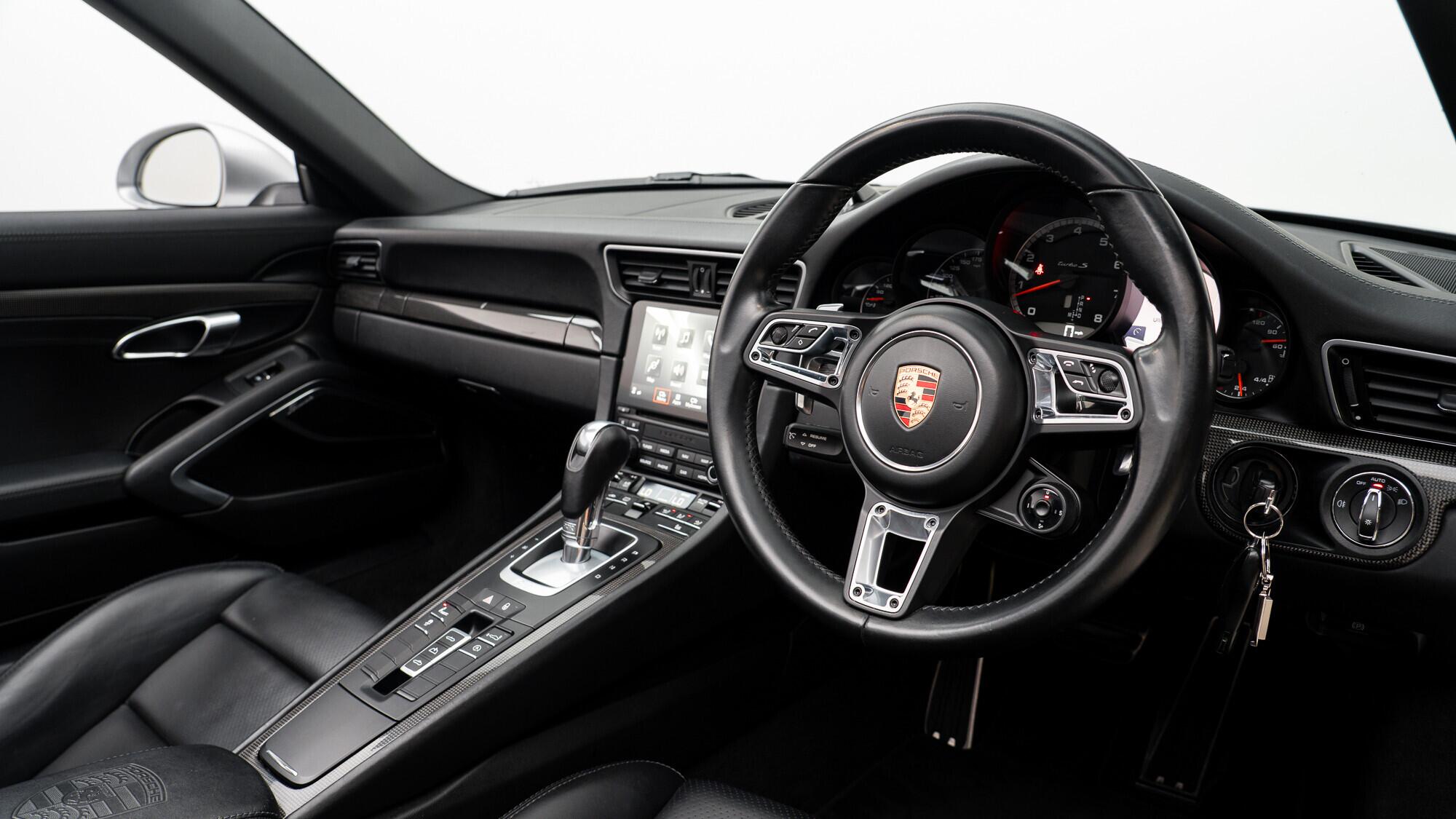 Porsche 911 view 37