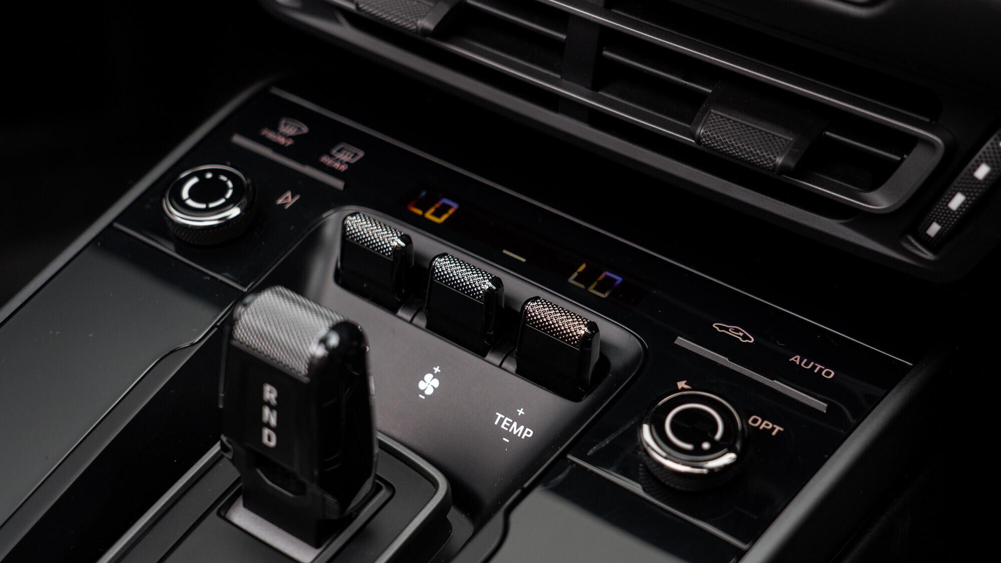 Porsche 911 view 45