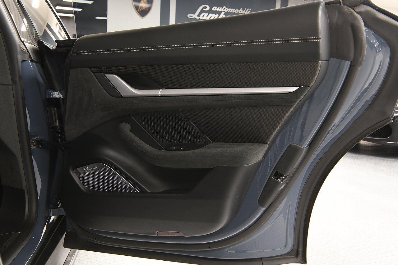 Porsche Taycan view 31