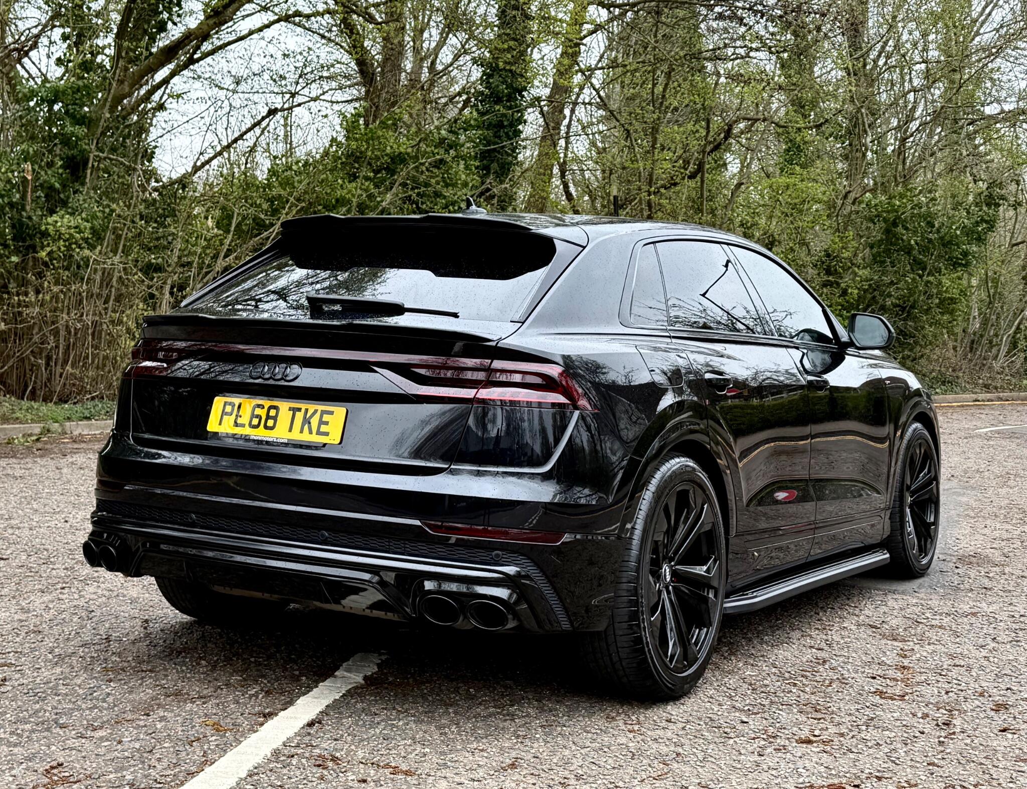 Audi Q8 view 11