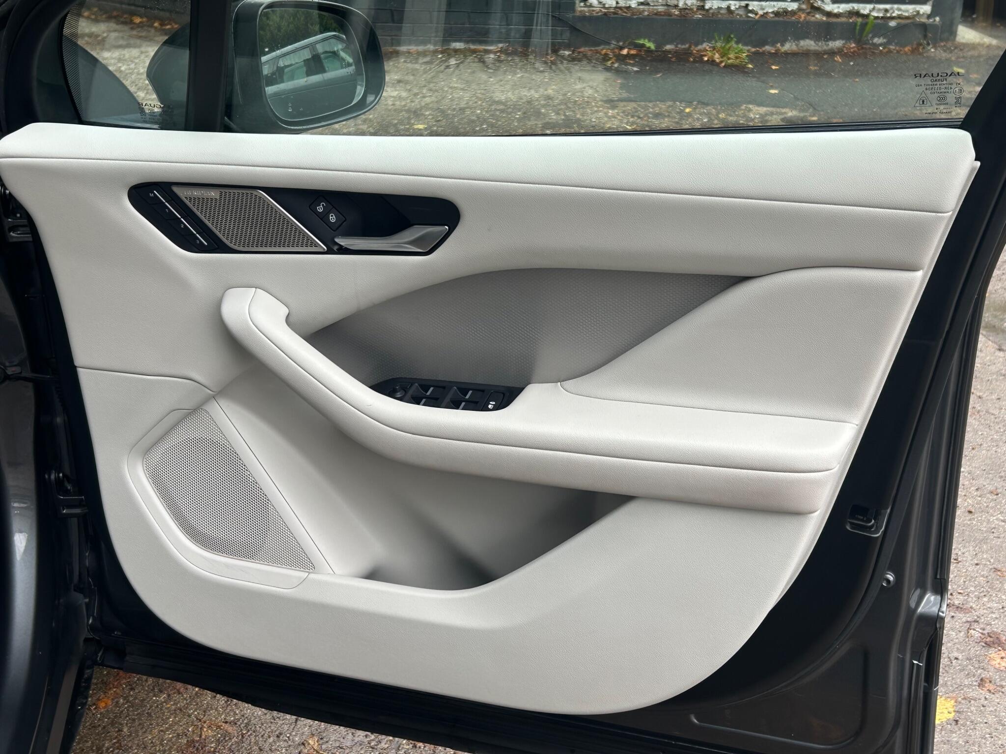 Jaguar I-Pace view 38