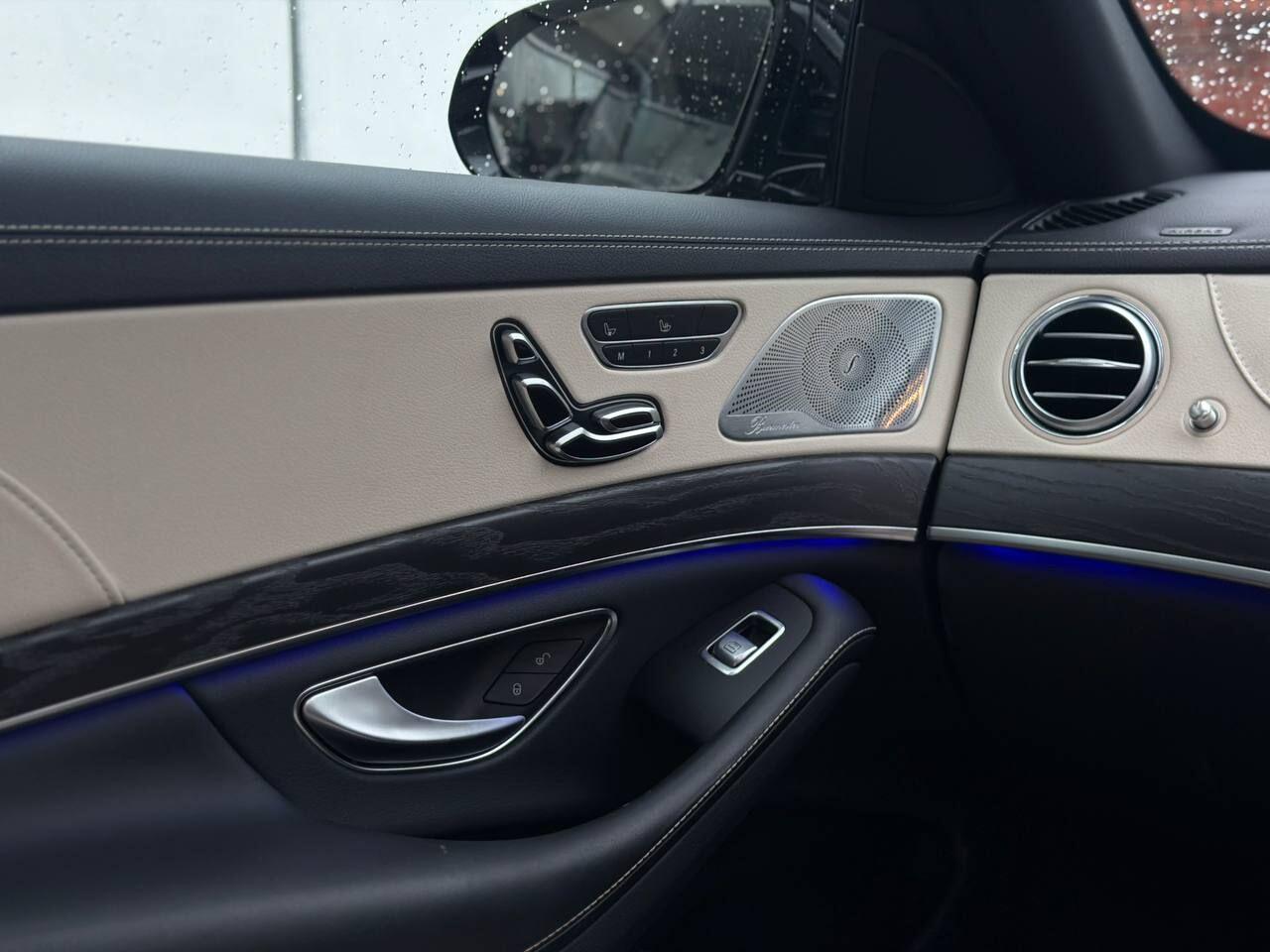 Mercedes-Benz S-Class view 28