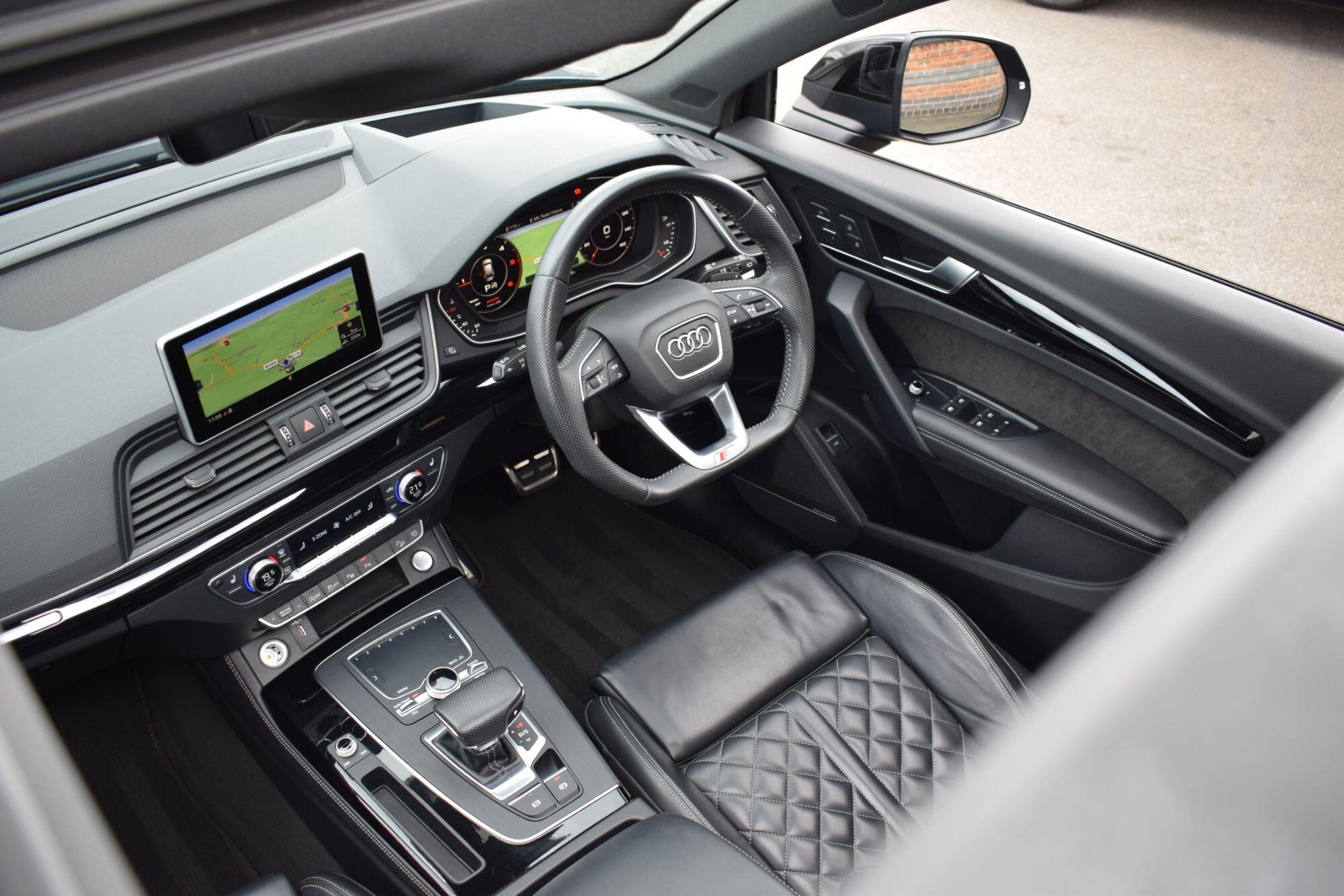 Audi Q5 view 29