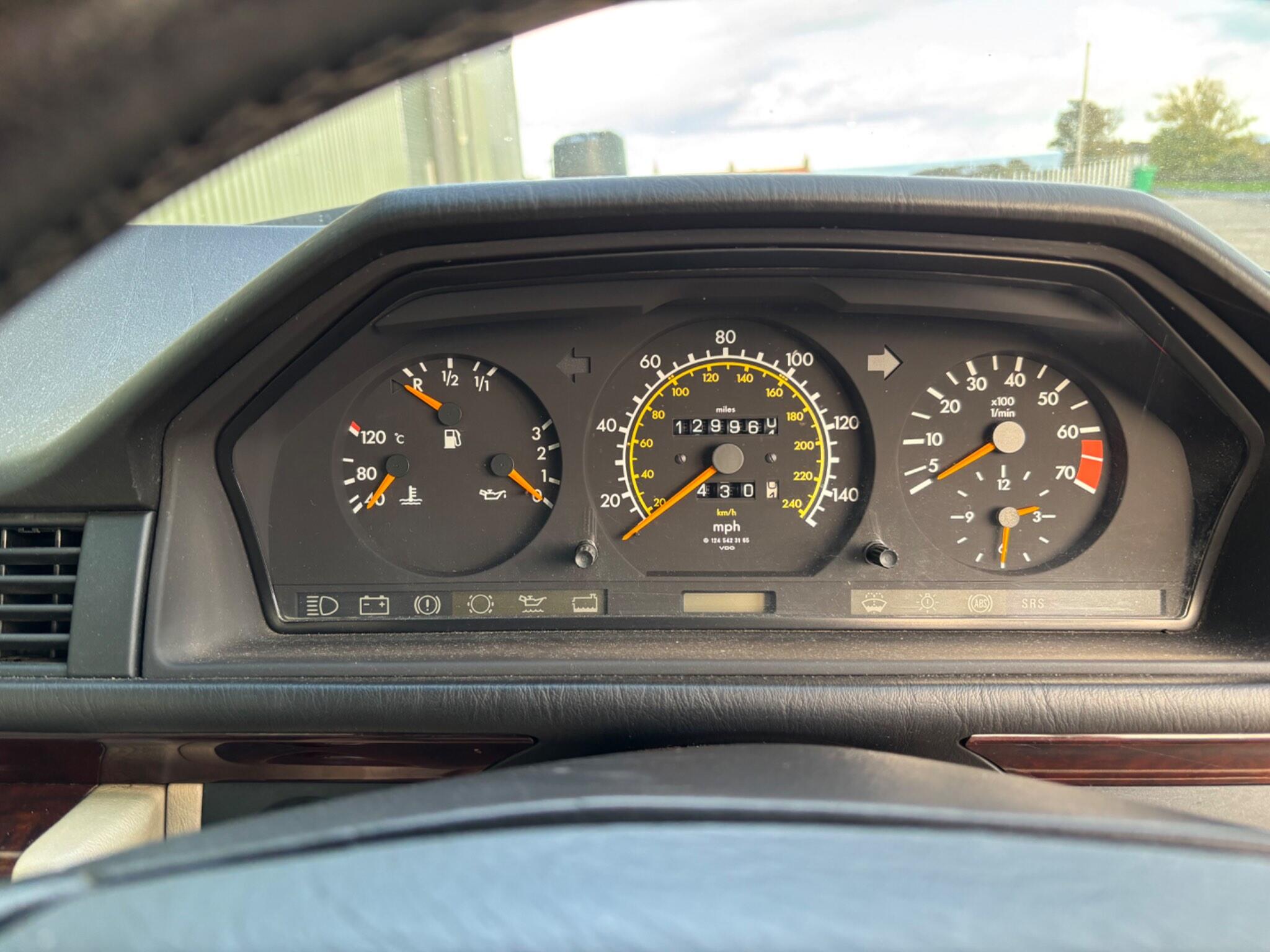 Mercedes-Benz 220