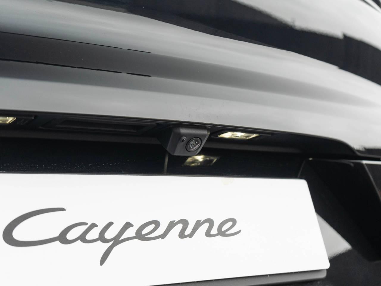 Porsche Cayenne view 9