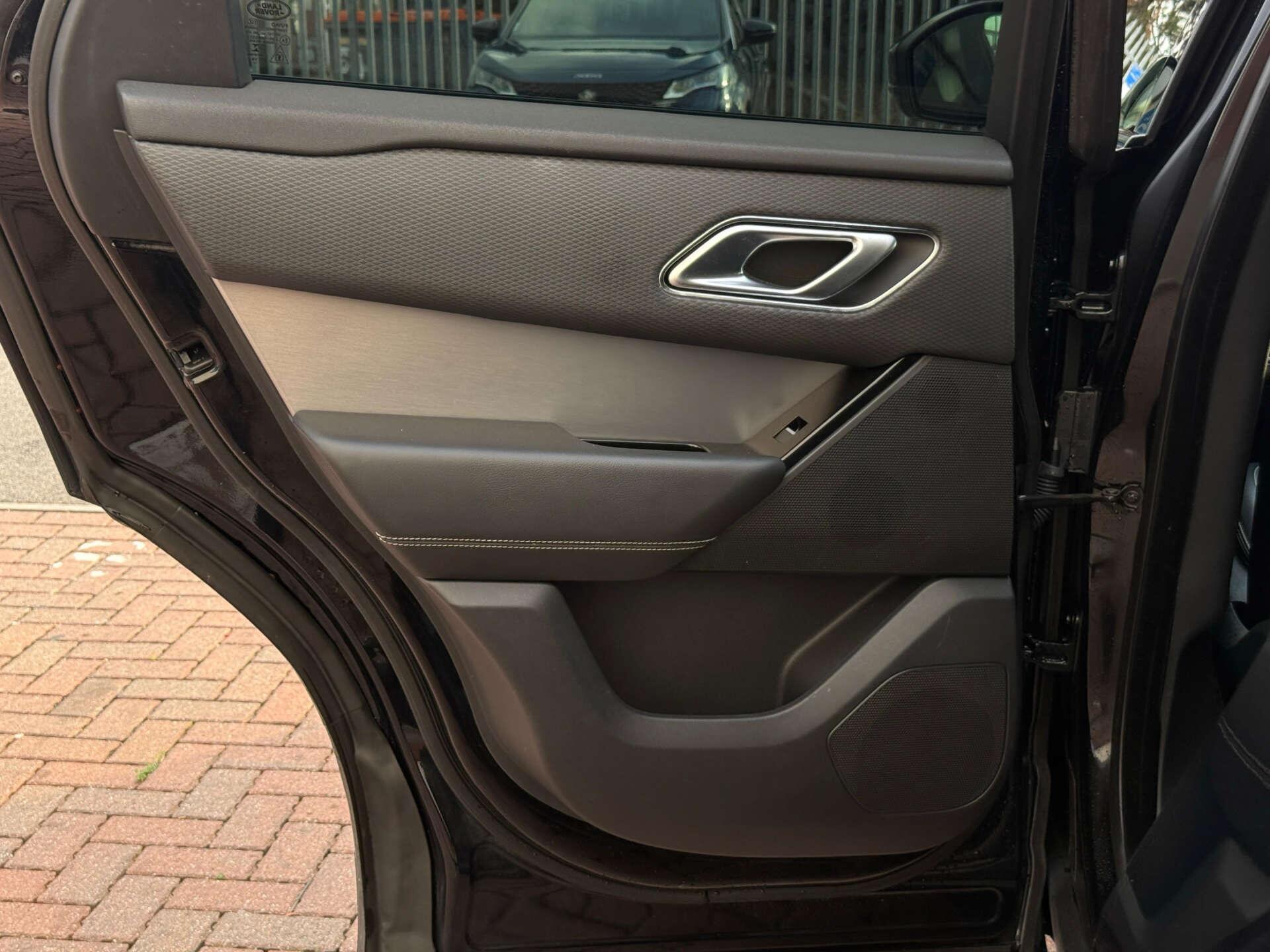 Land Rover Range Rover Velar view 37