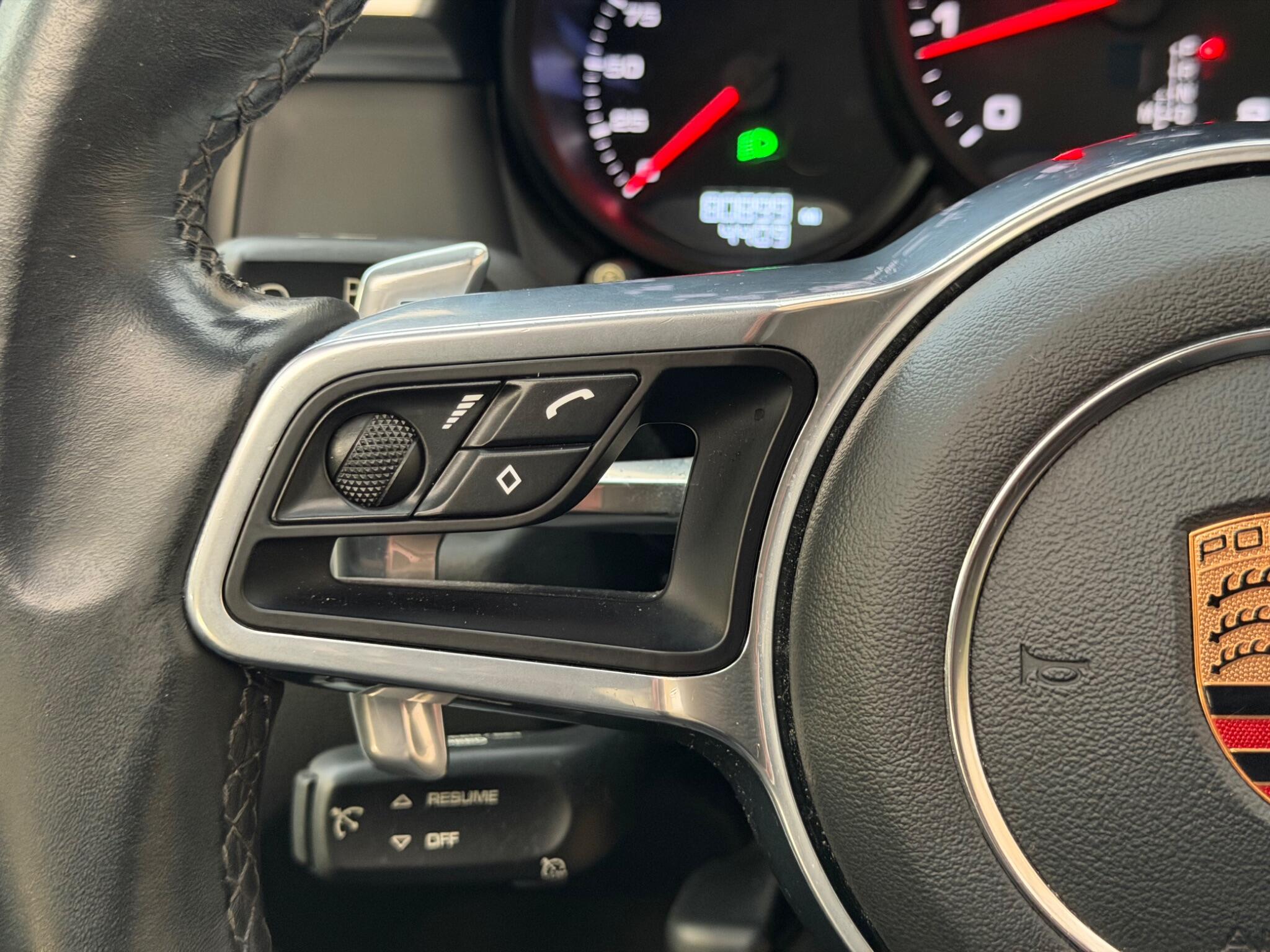 Porsche Macan view 26