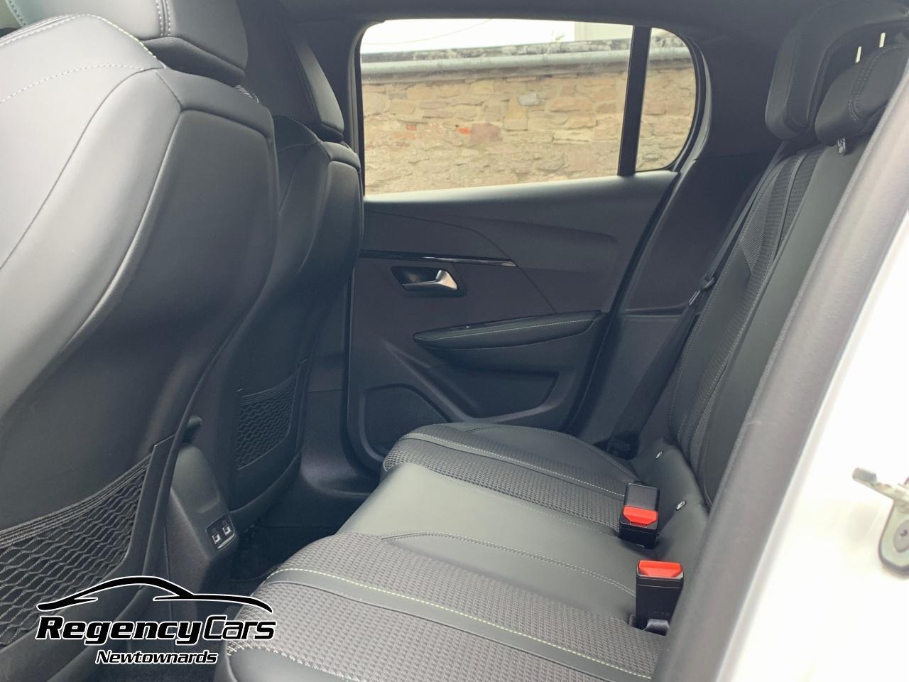 Peugeot 208 view 13