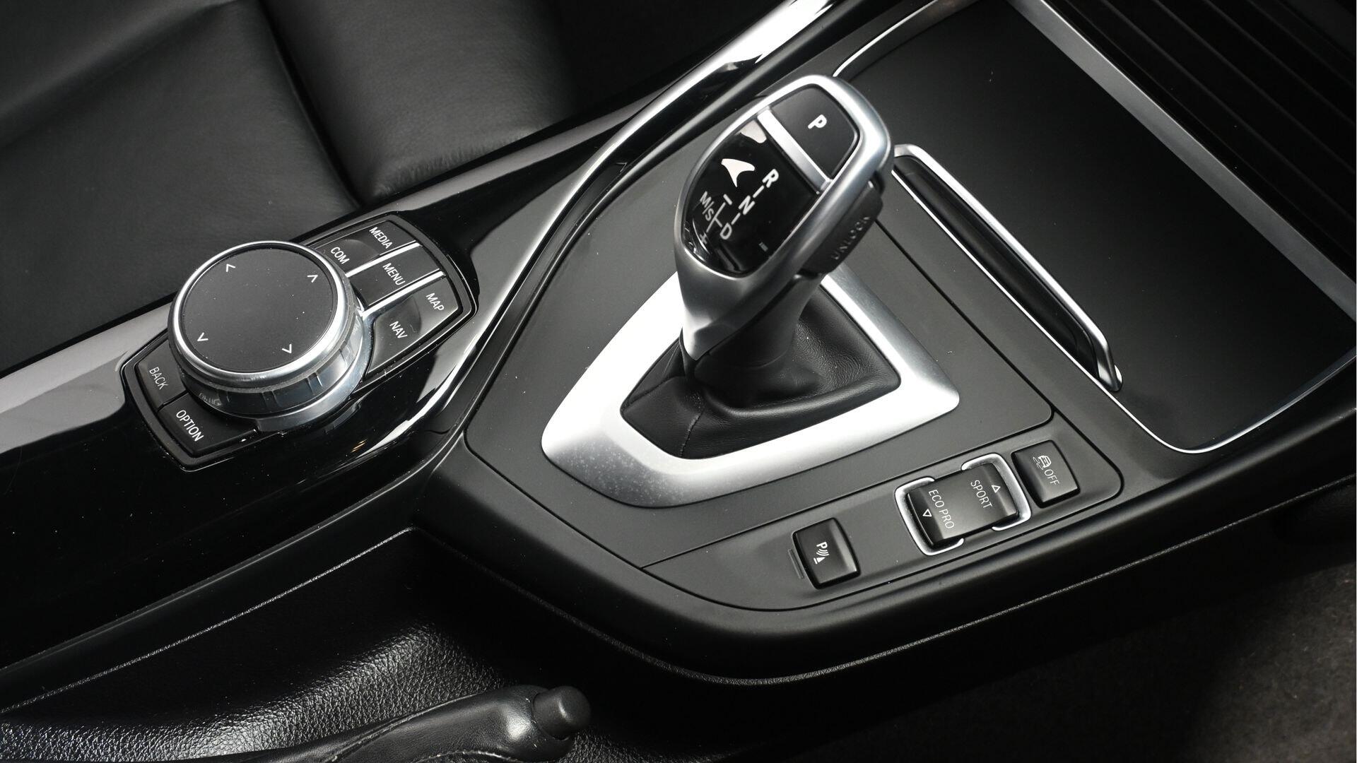 BMW 1 Series view 10