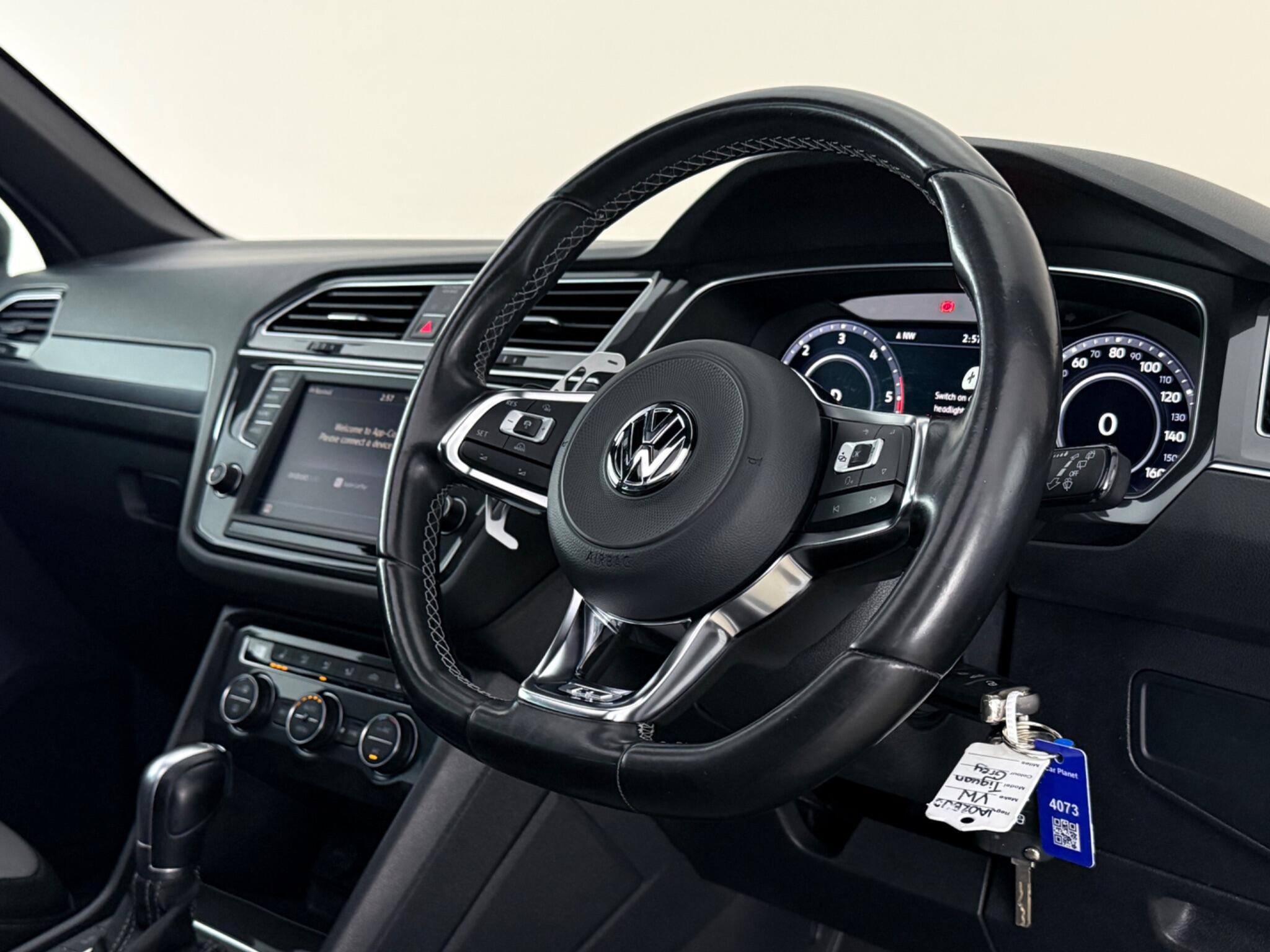 Volkswagen Tiguan view 3