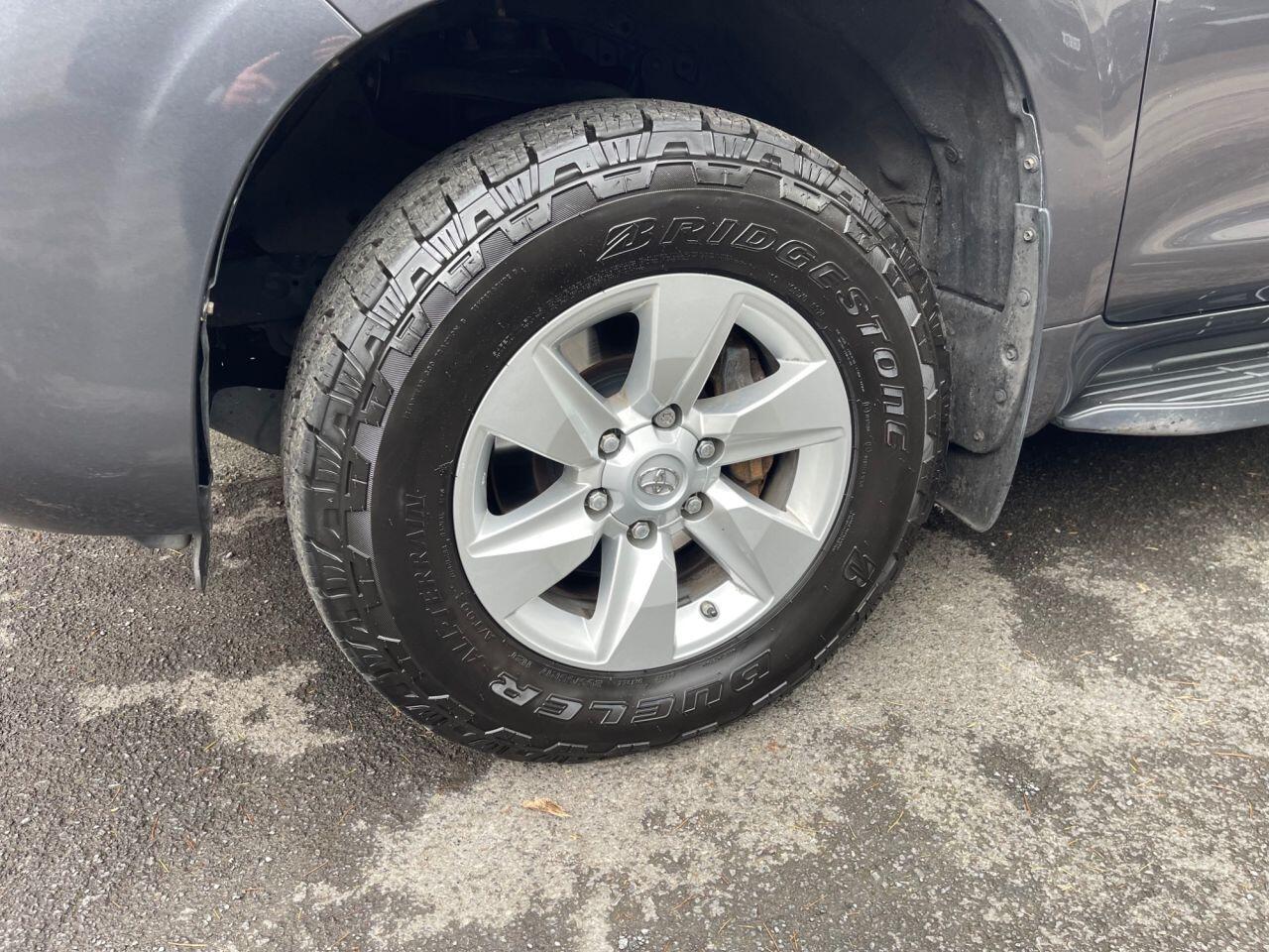Toyota Land Cruiser view 30