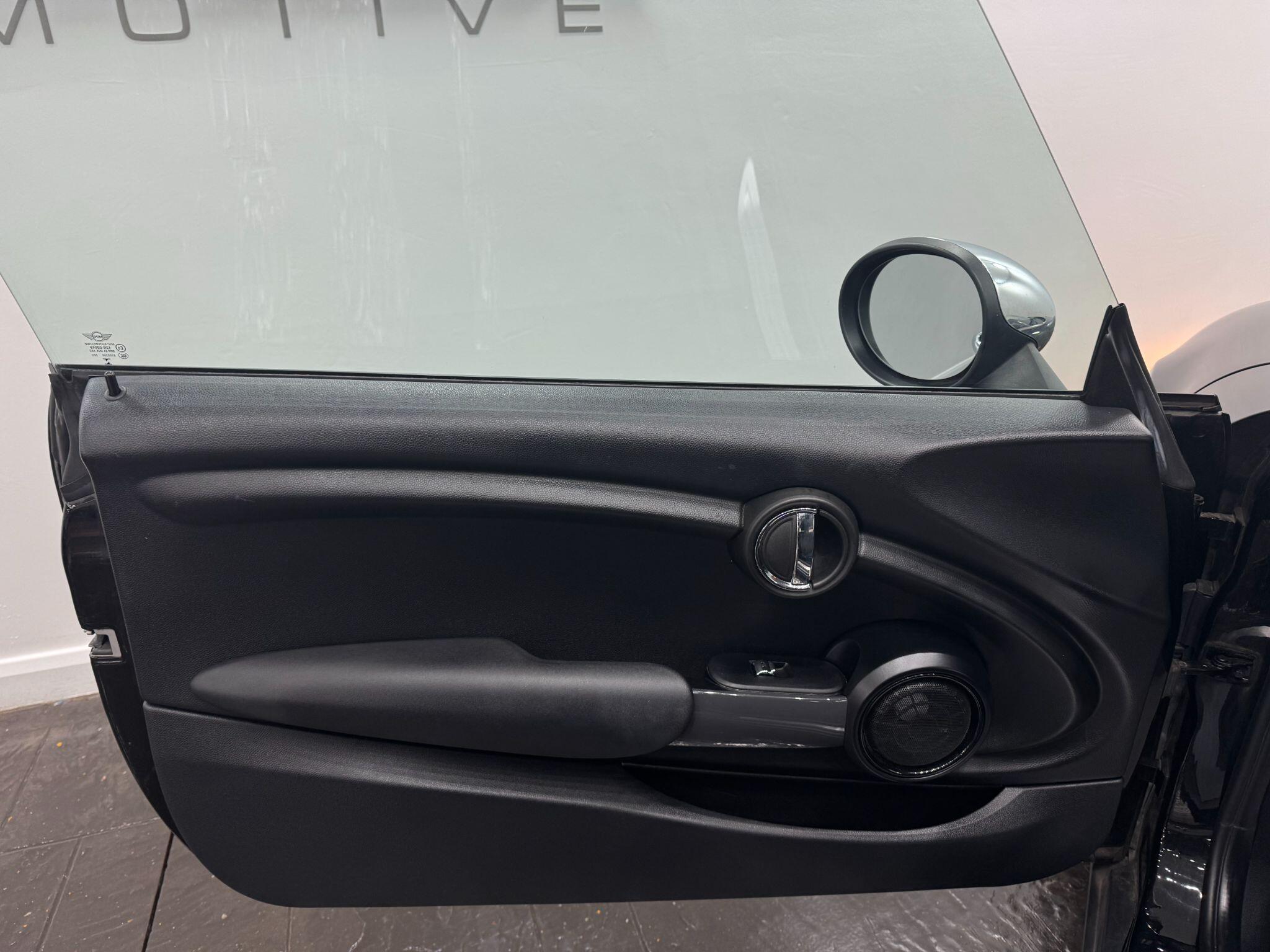Mini Hatch view 28