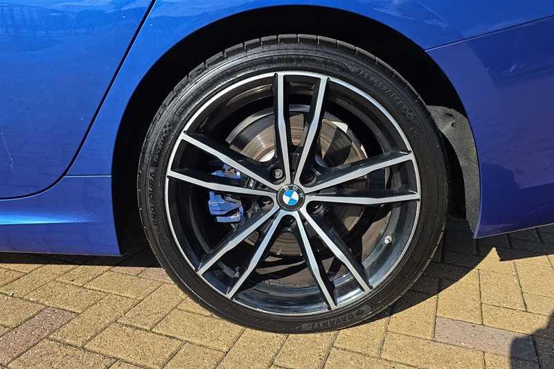 BMW 3 Series view 9