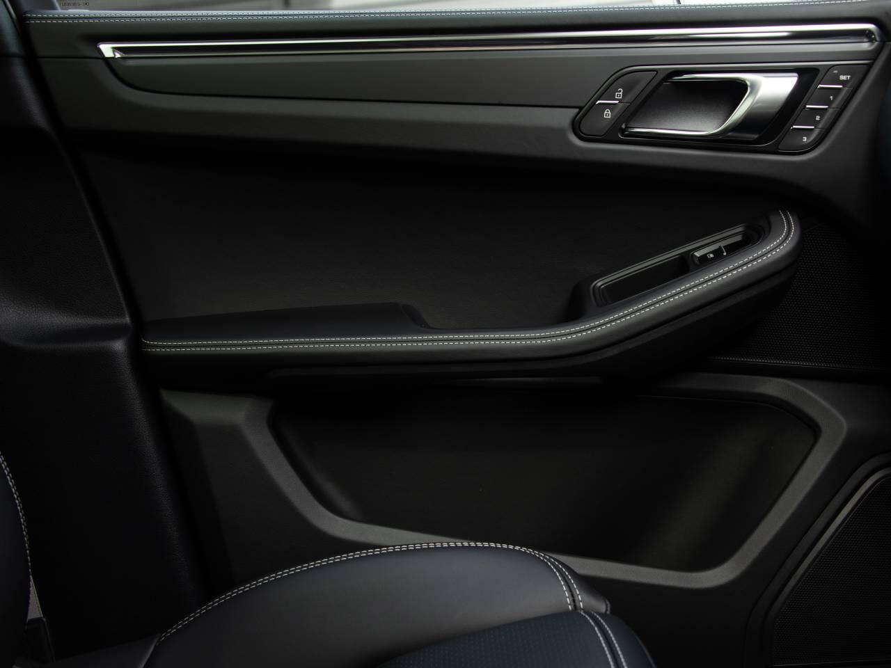 Porsche Macan view 48