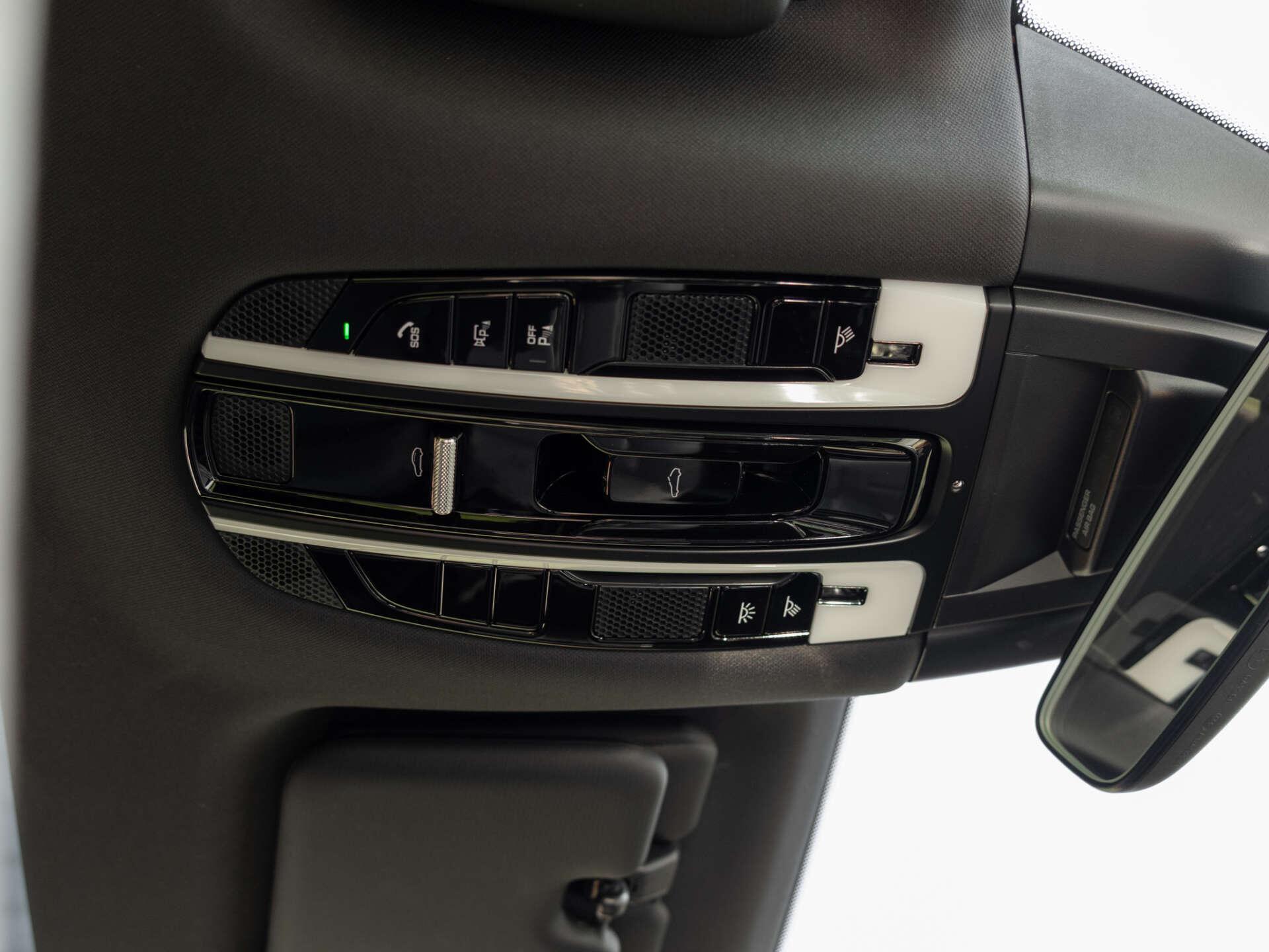 Porsche Cayenne view 27