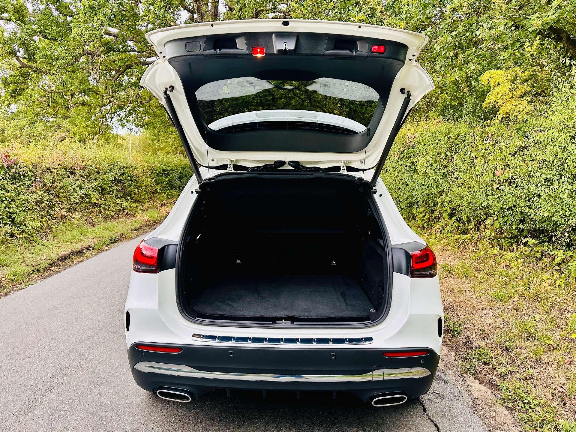 Mercedes-Benz Gla view 40