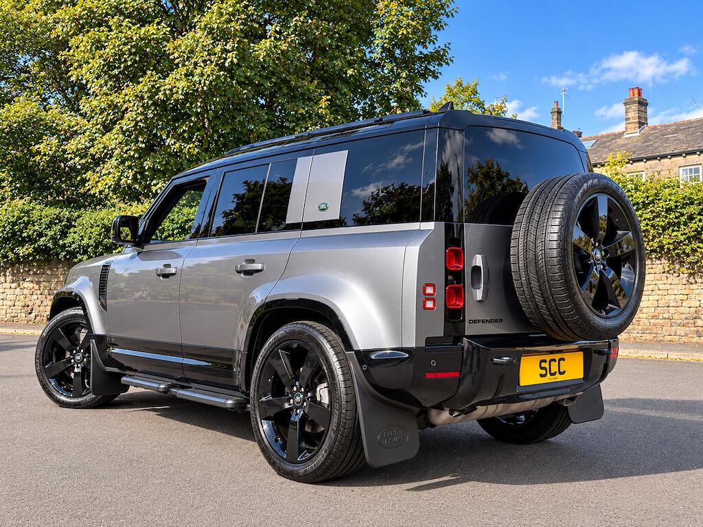 Land Rover Defender view 9