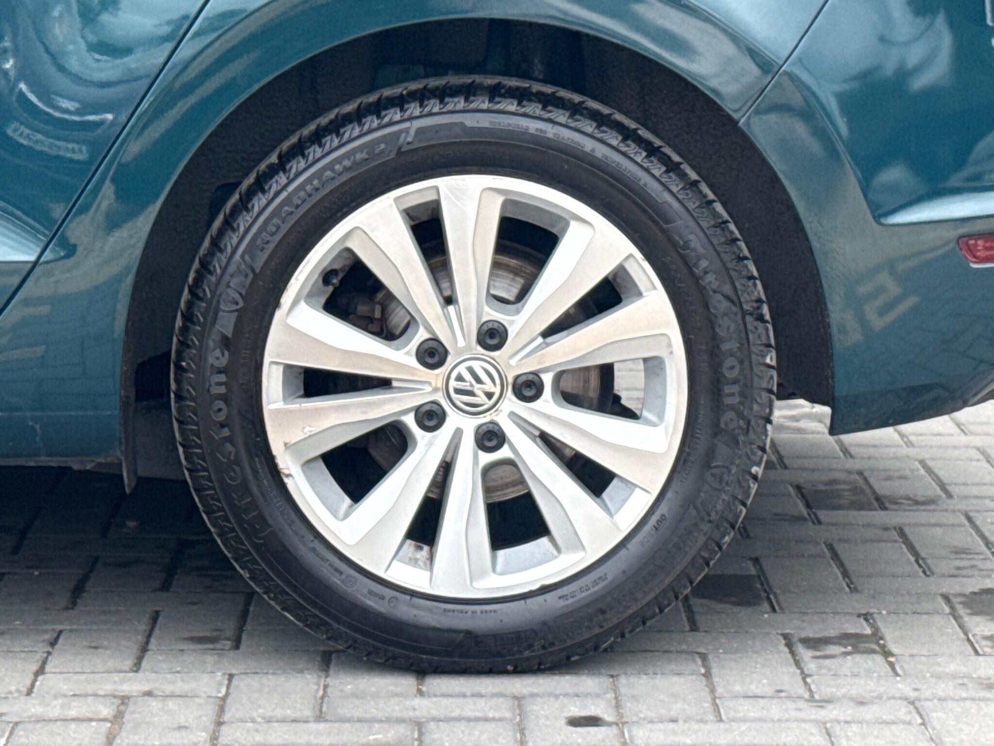 Volkswagen Golf Sportsvan view 12