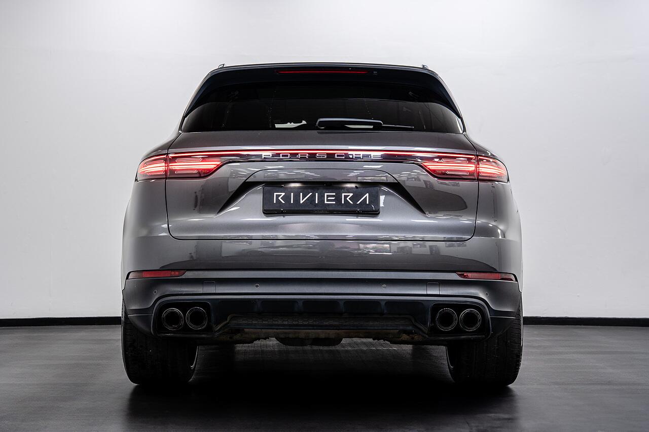 Porsche Cayenne view 35