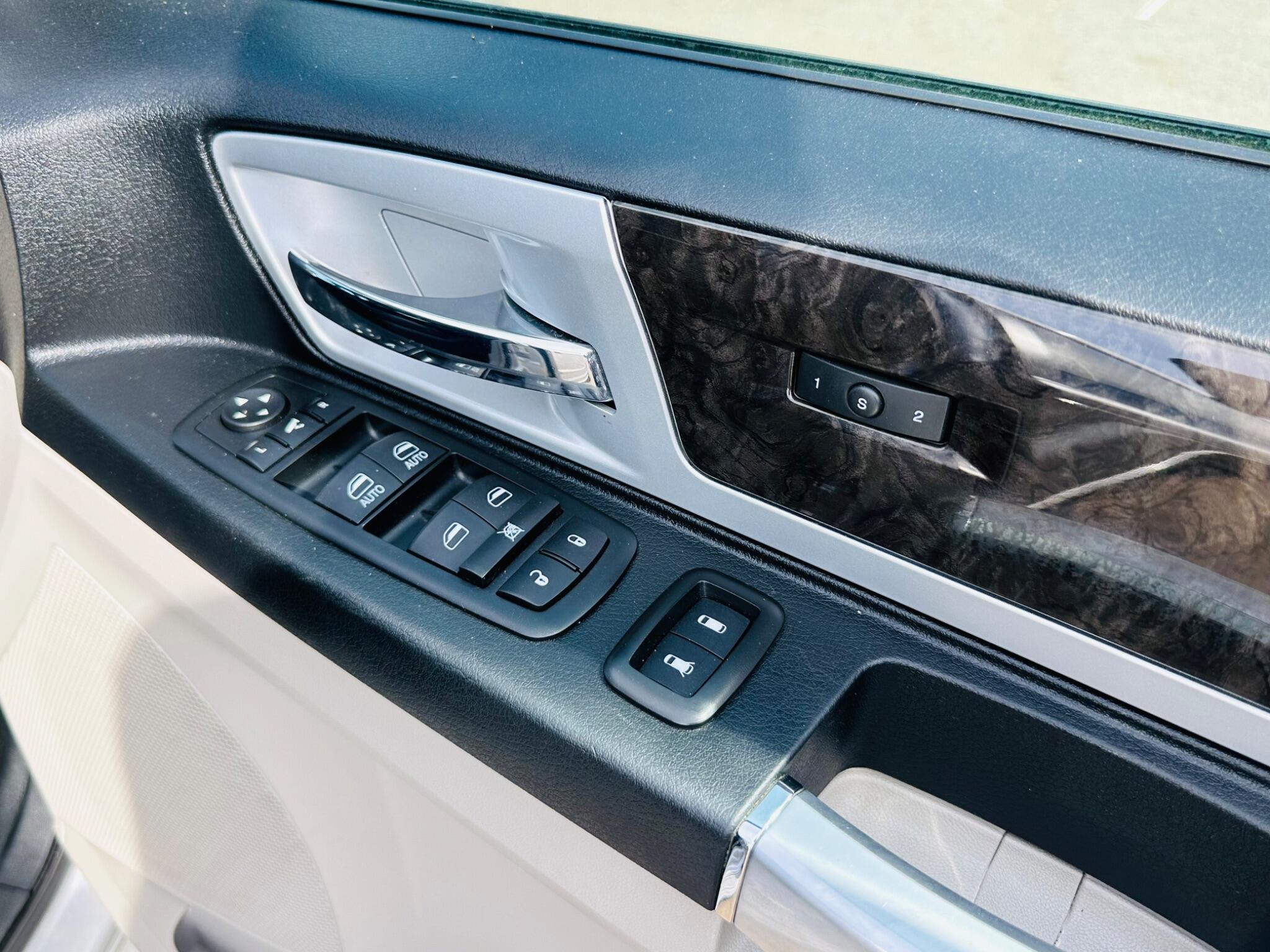 Chrysler Grand Voyager view 21