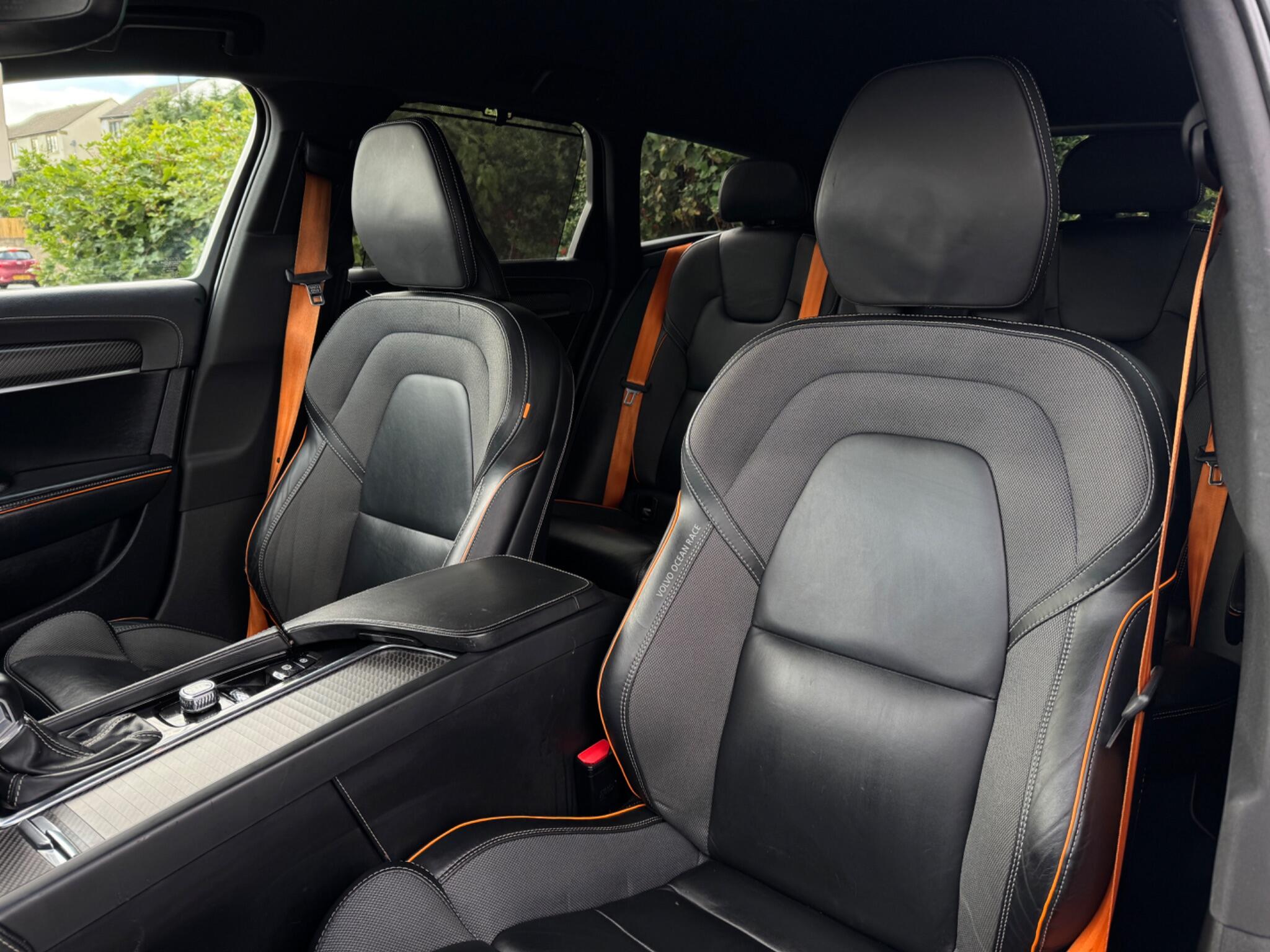 Volvo V90 Cross Country view 17