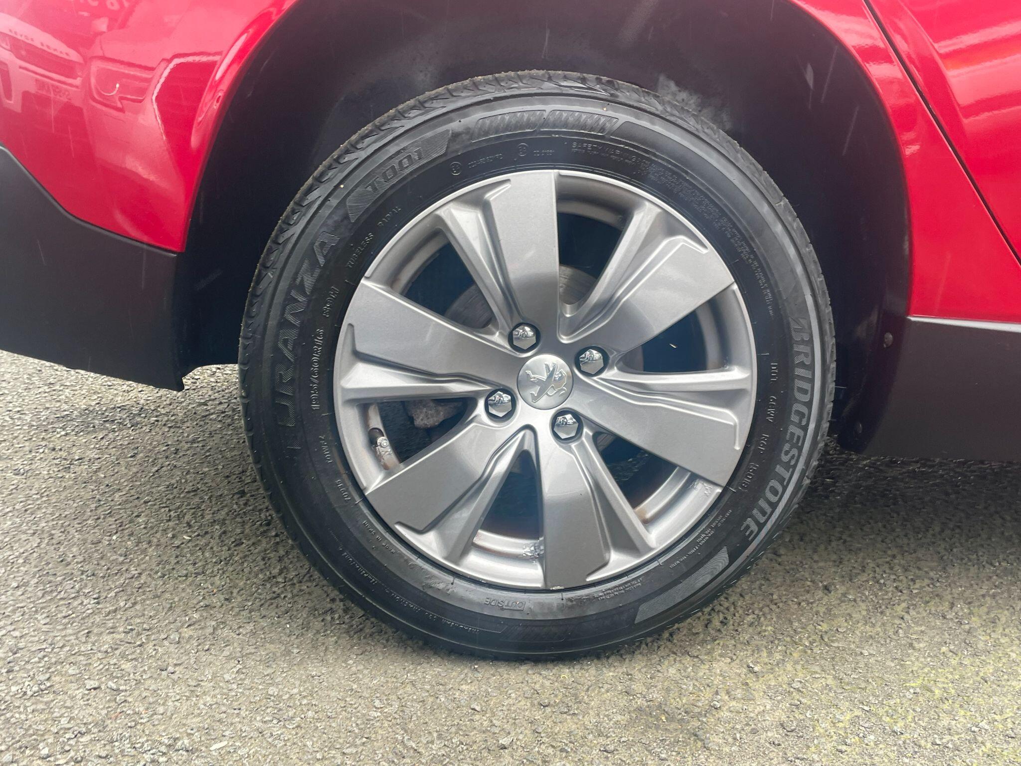 Peugeot 2008 view 14
