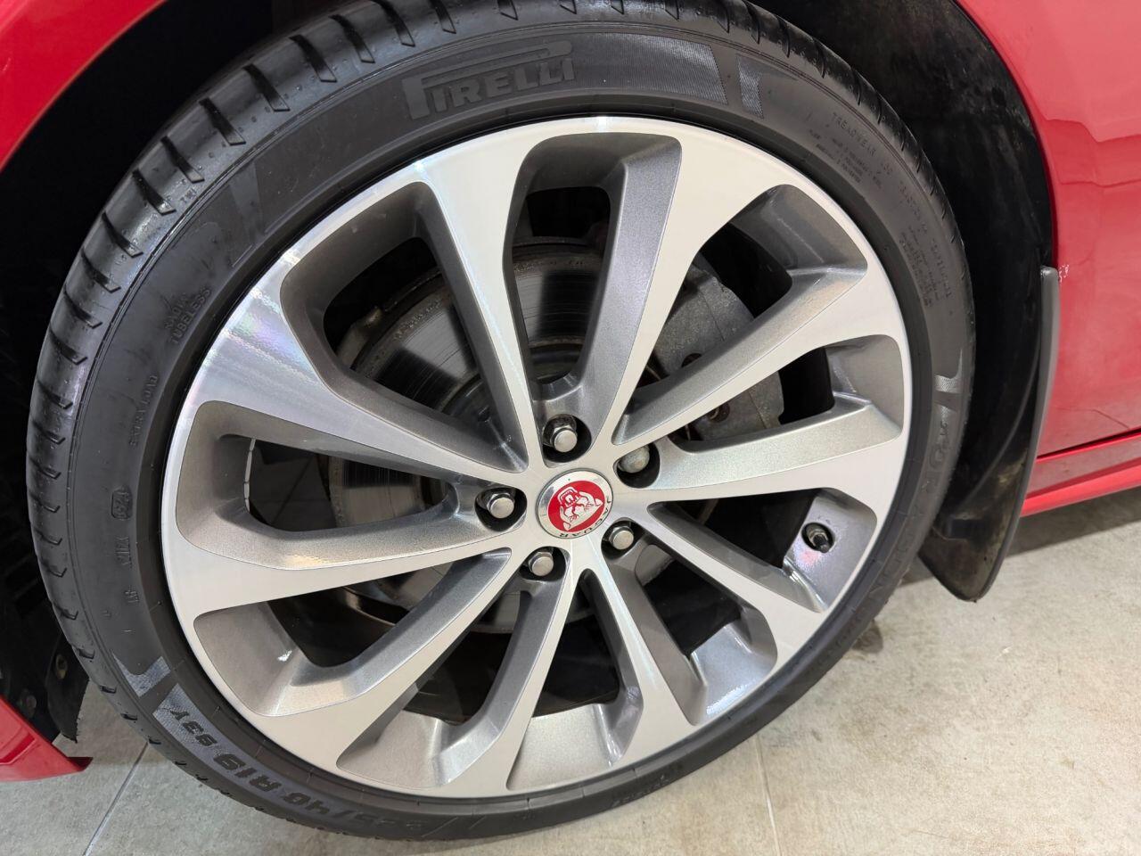 Jaguar Xe view 18